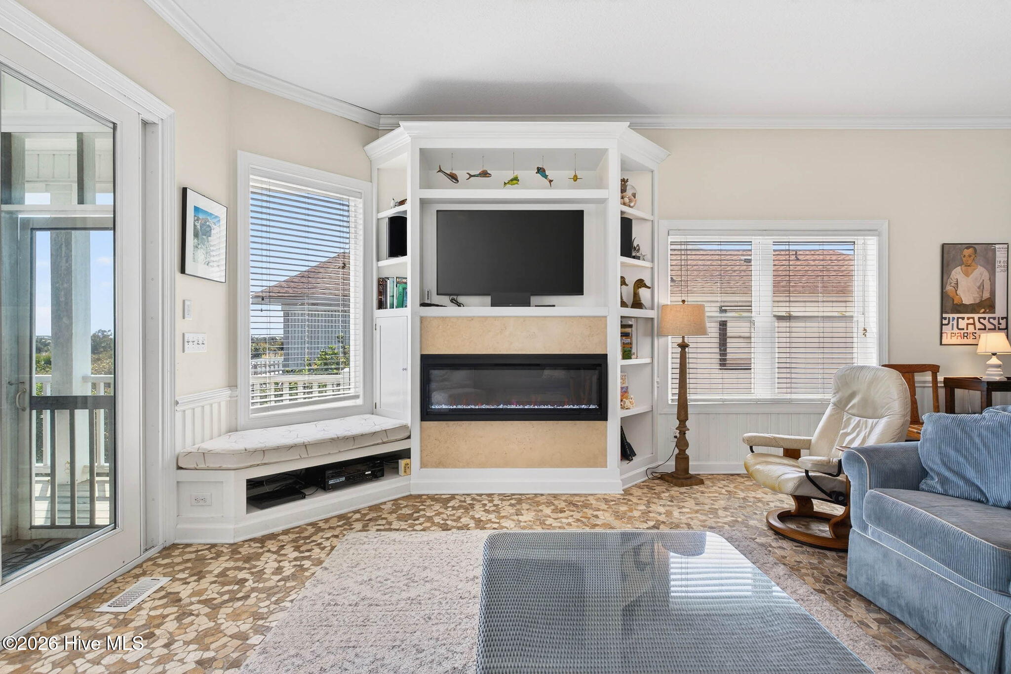 100563244 | Photo 66