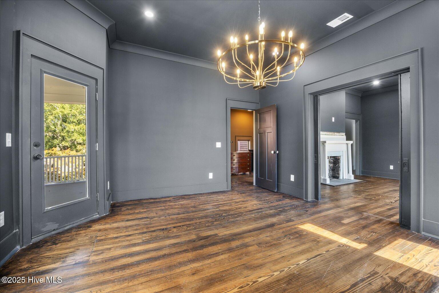 100537963 | Photo 38