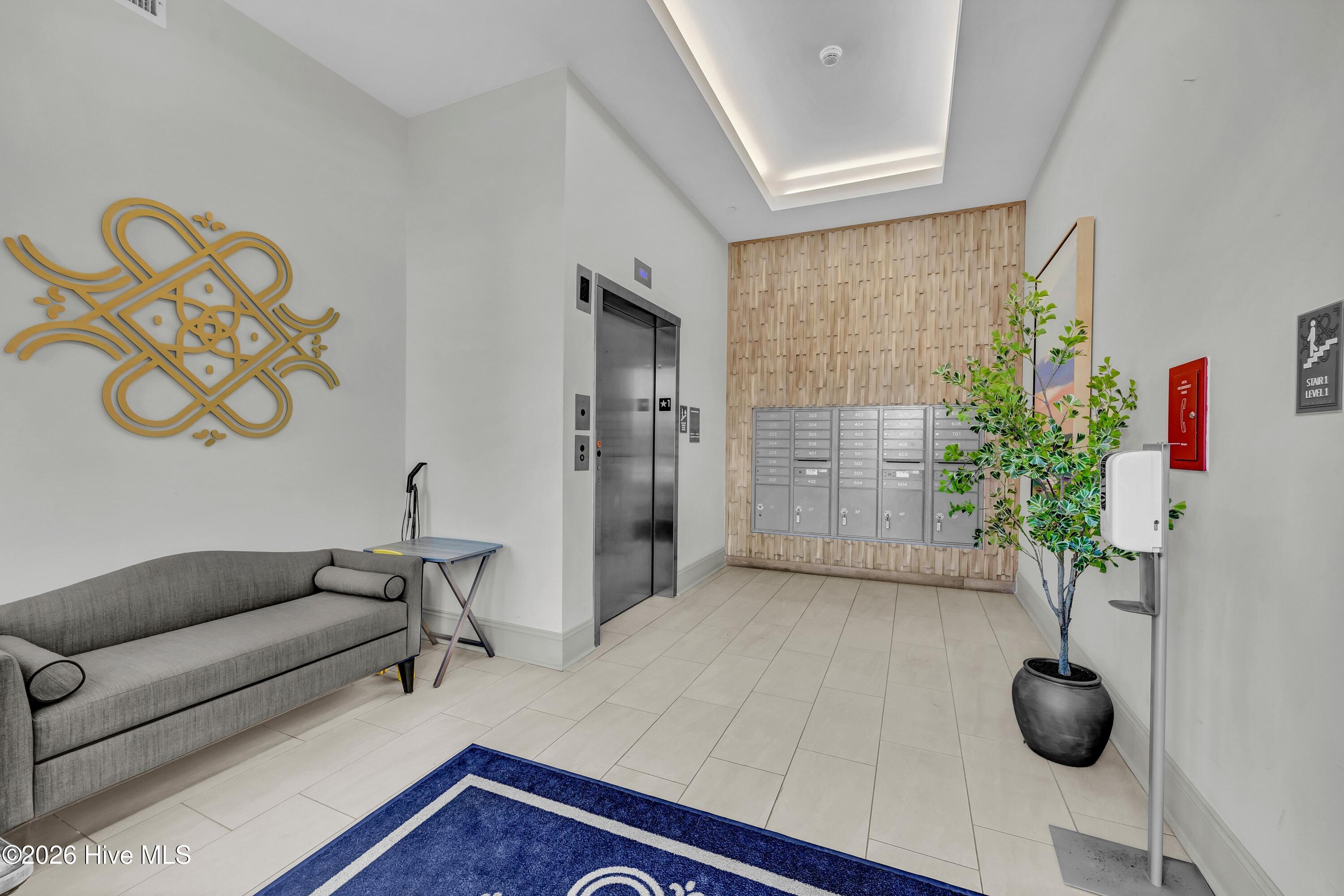 100567765 | Photo 30