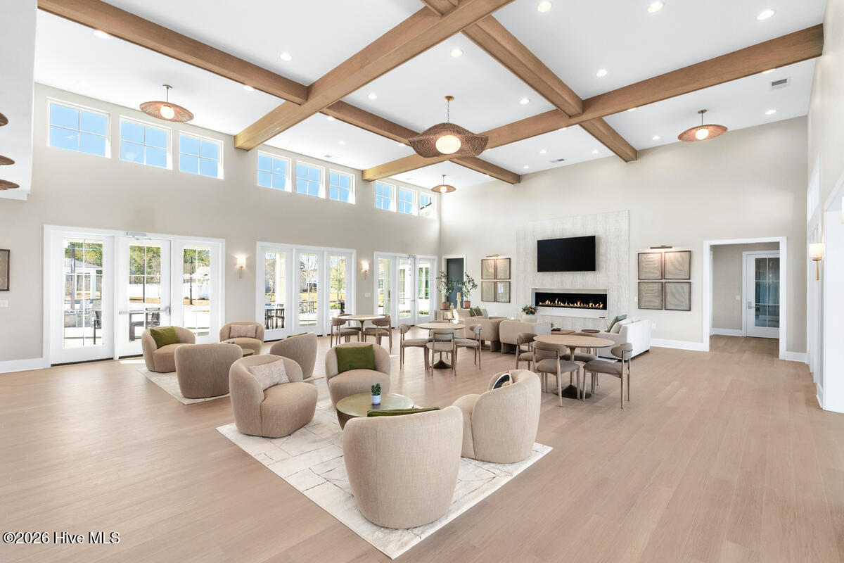 100545667 | Photo 20