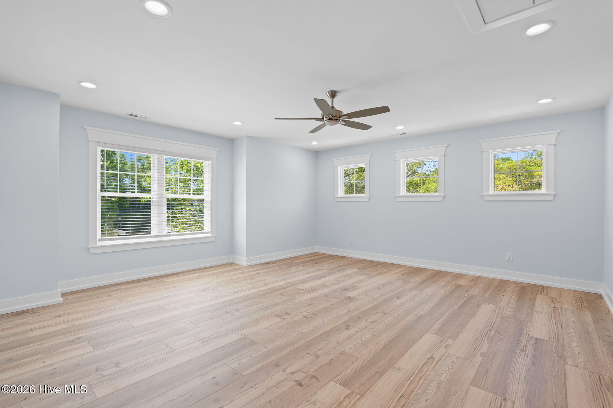 100546665 | Photo 42