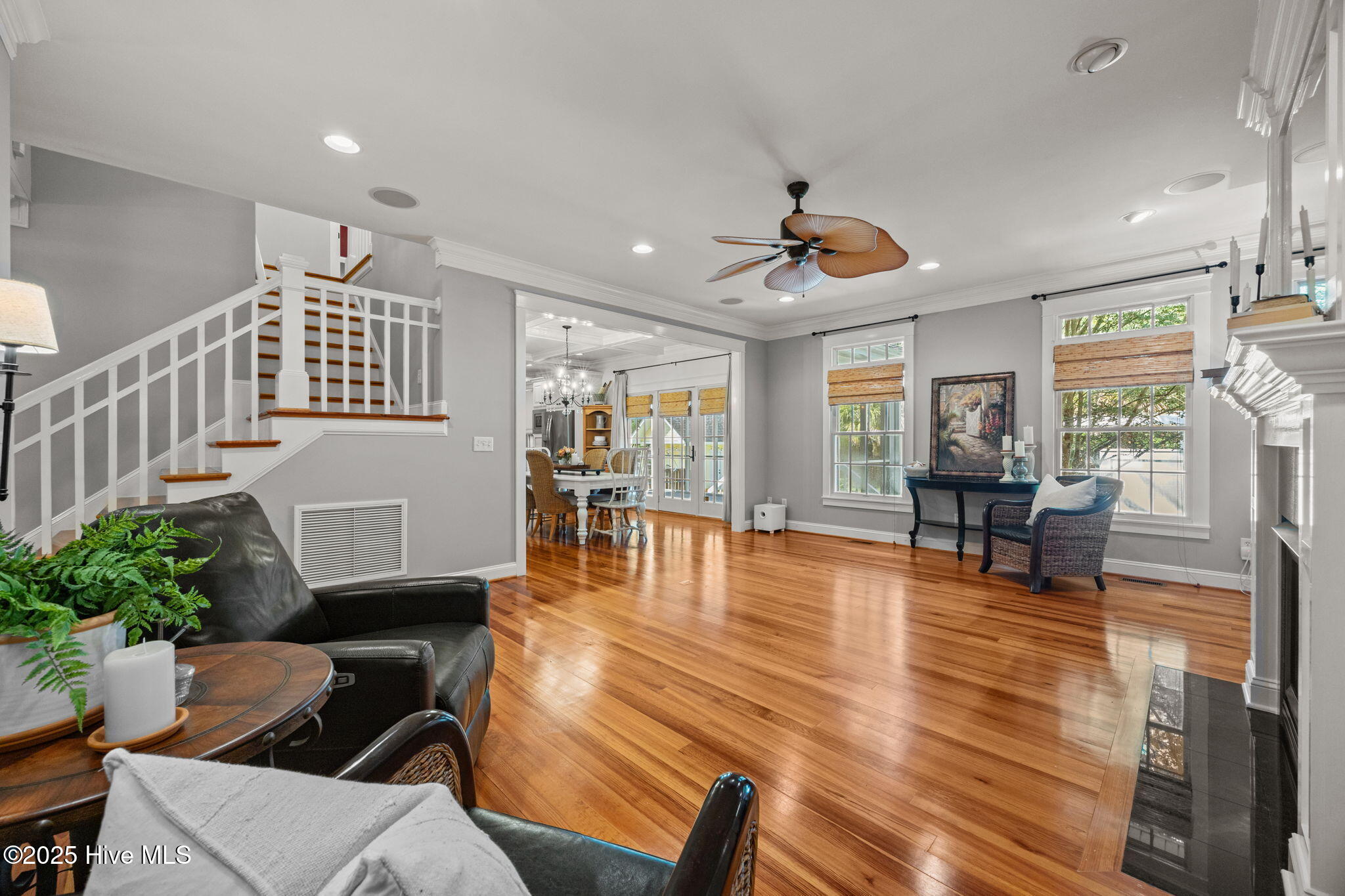 100518834 | Photo 16