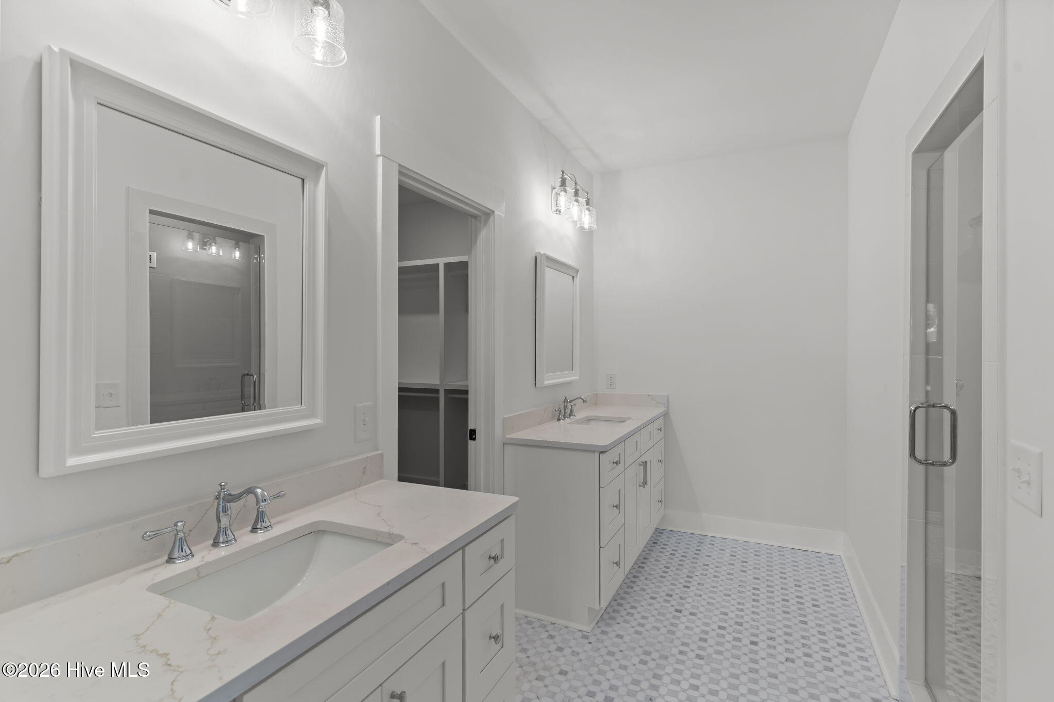 100549210 | Photo 16