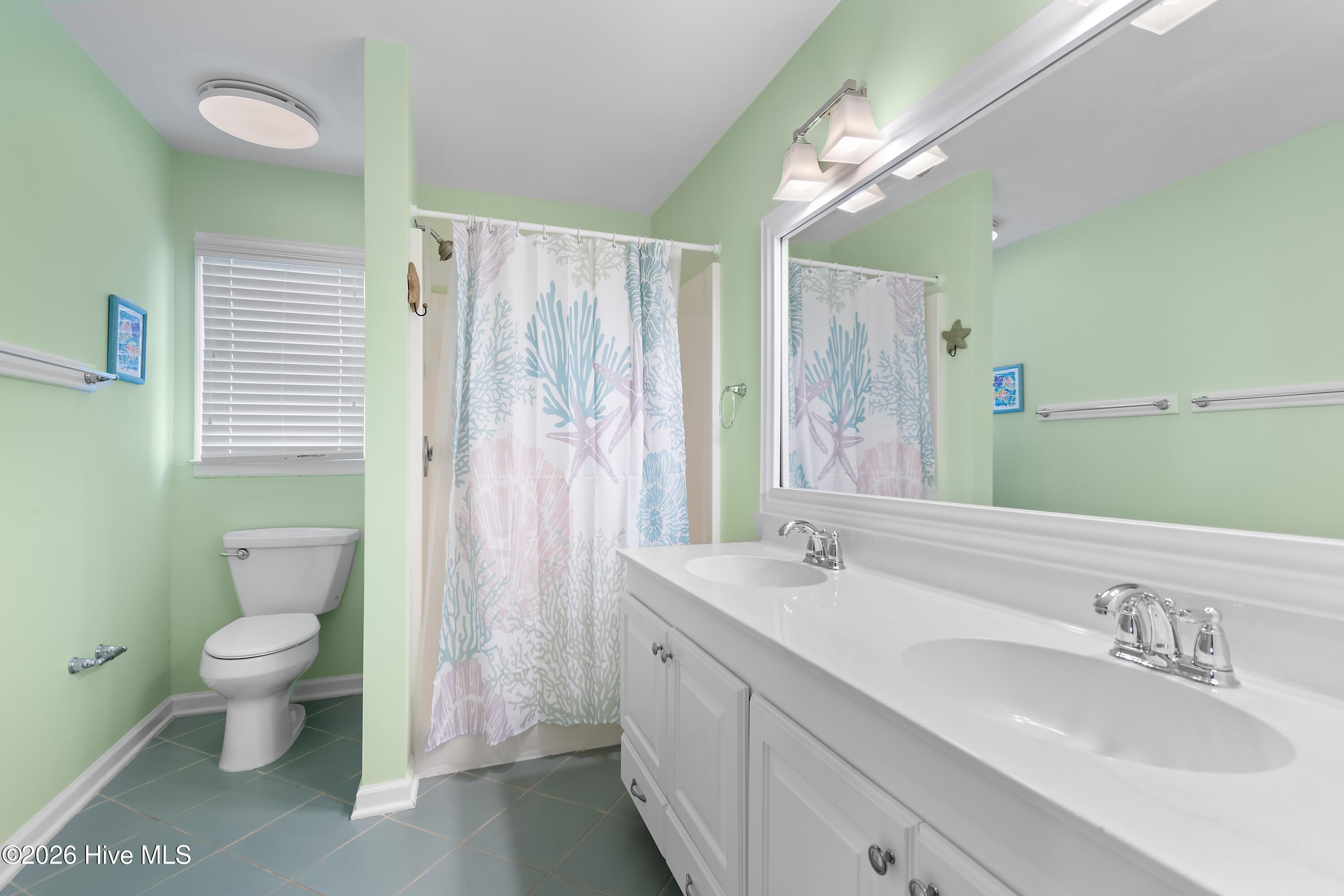 100548422 | Photo 37