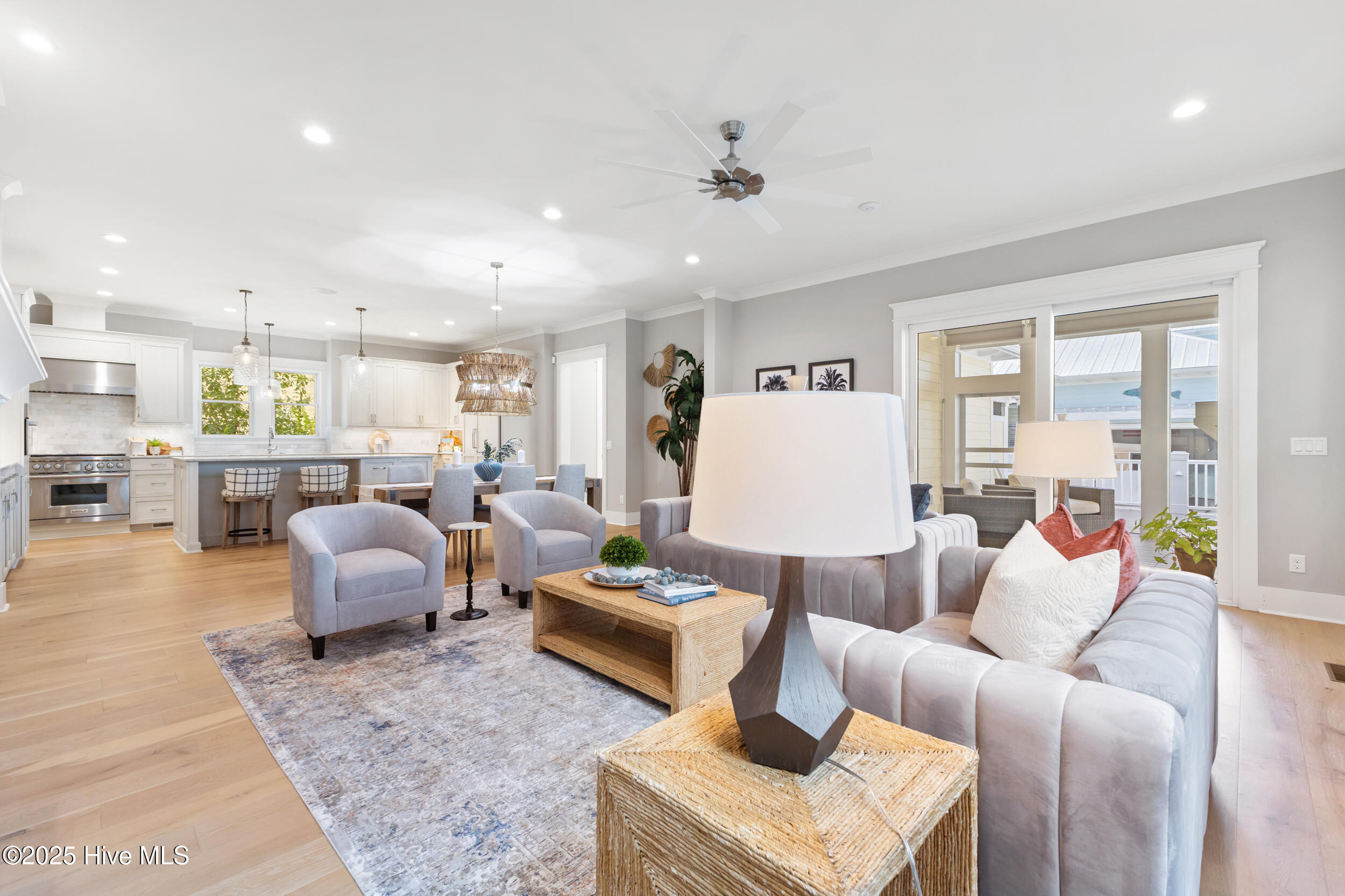 100535952 | Photo 25