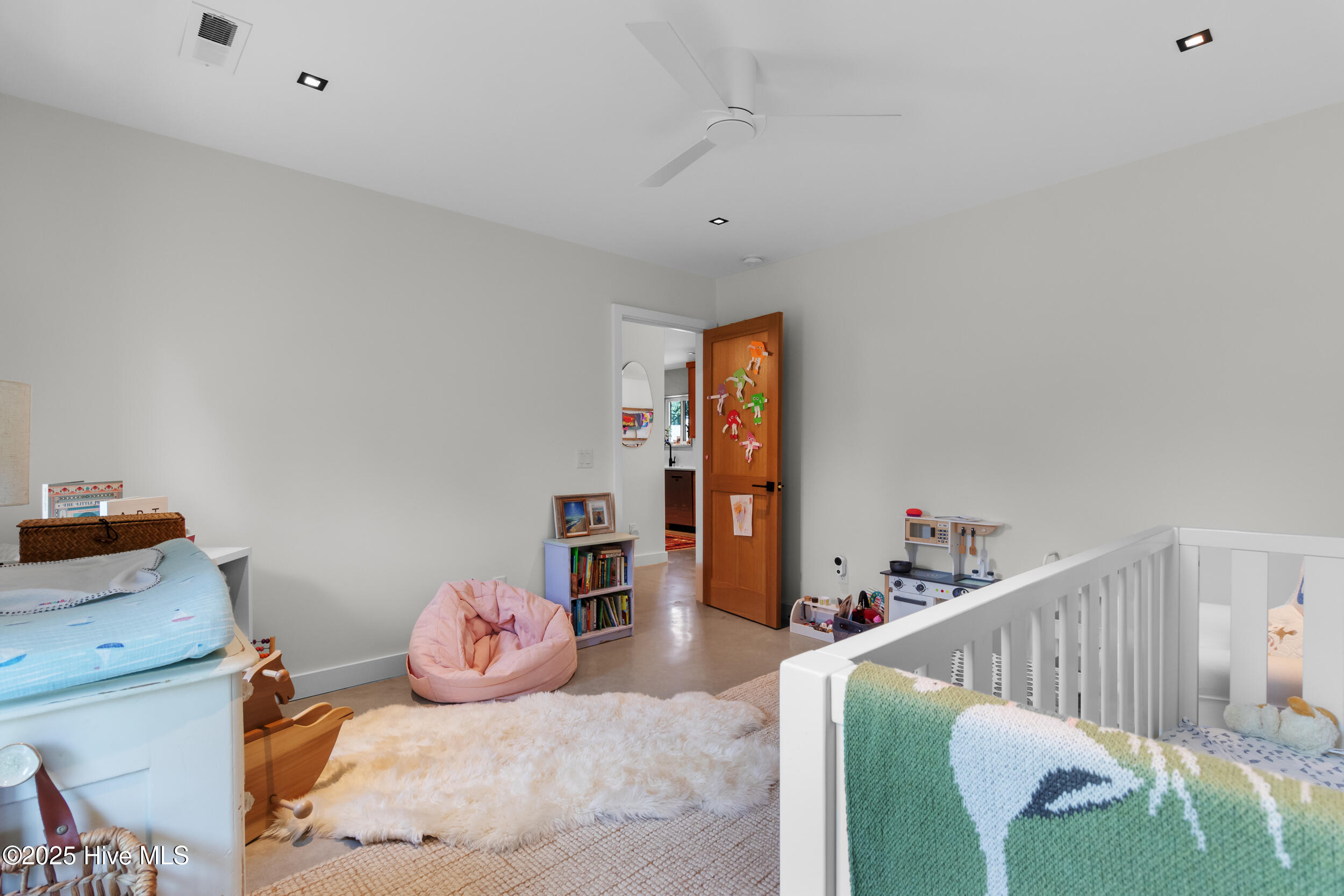 100551660 | Photo 24