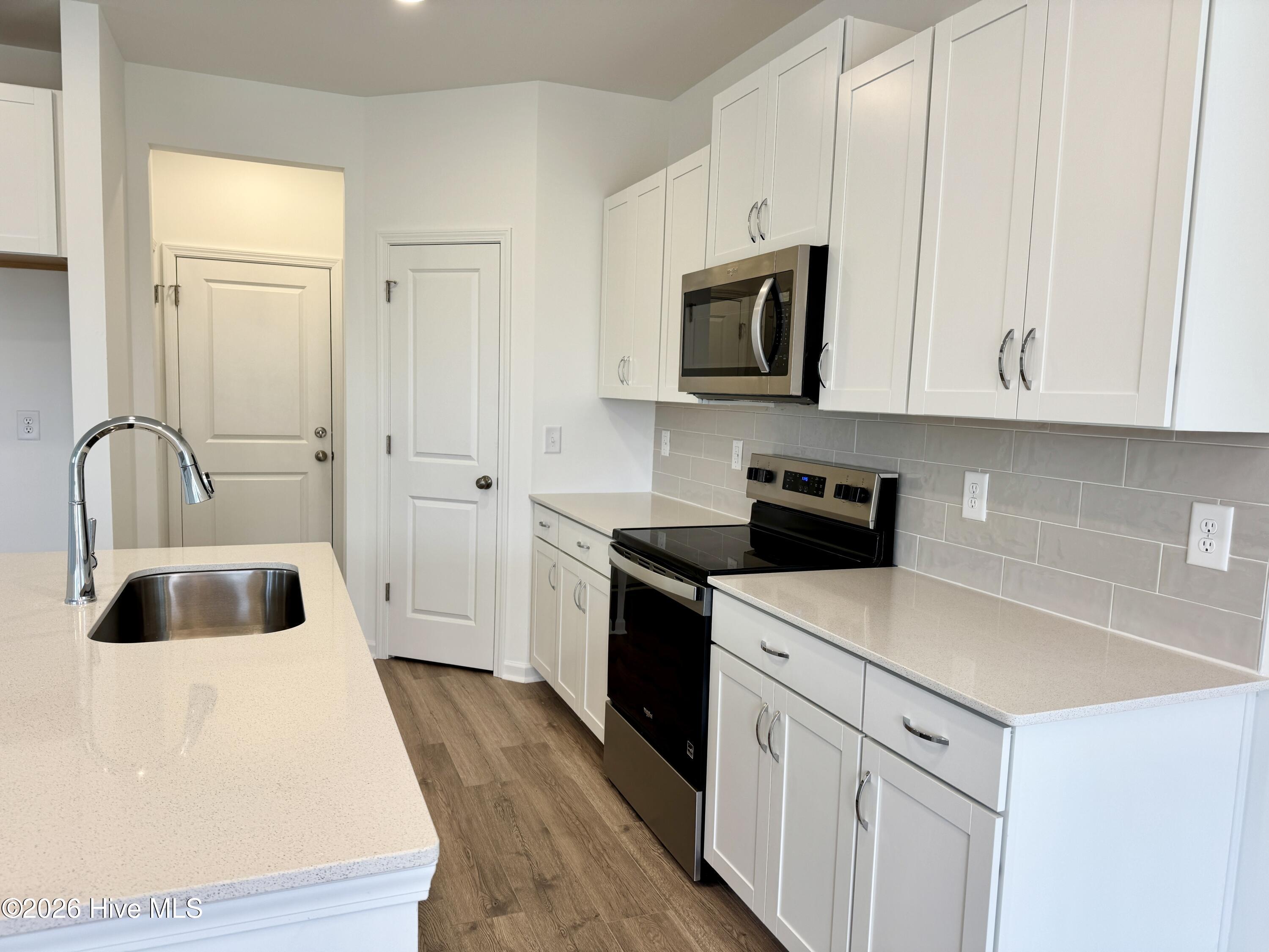 100535606 | Photo 31