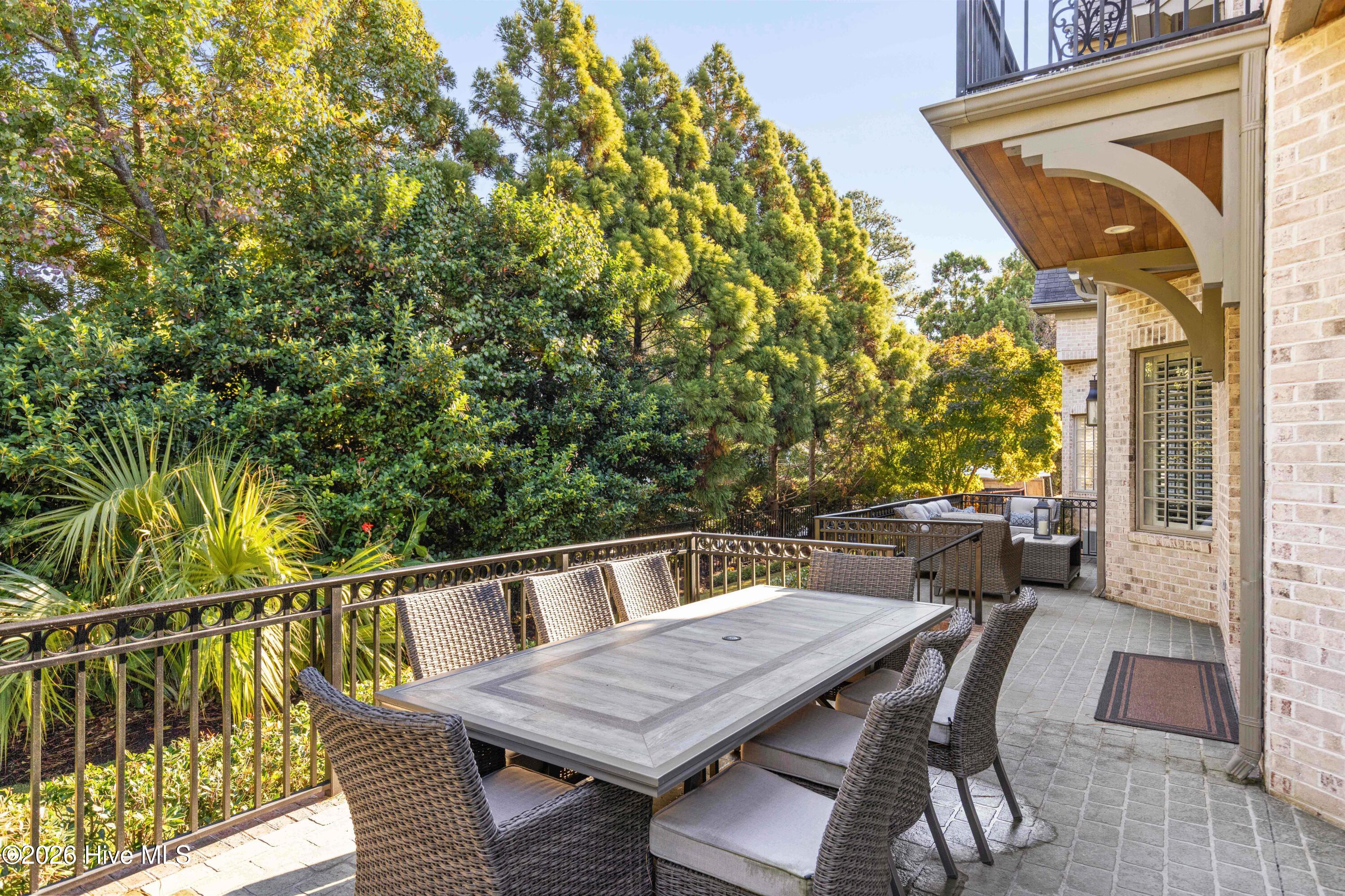 100555813 | Photo 96