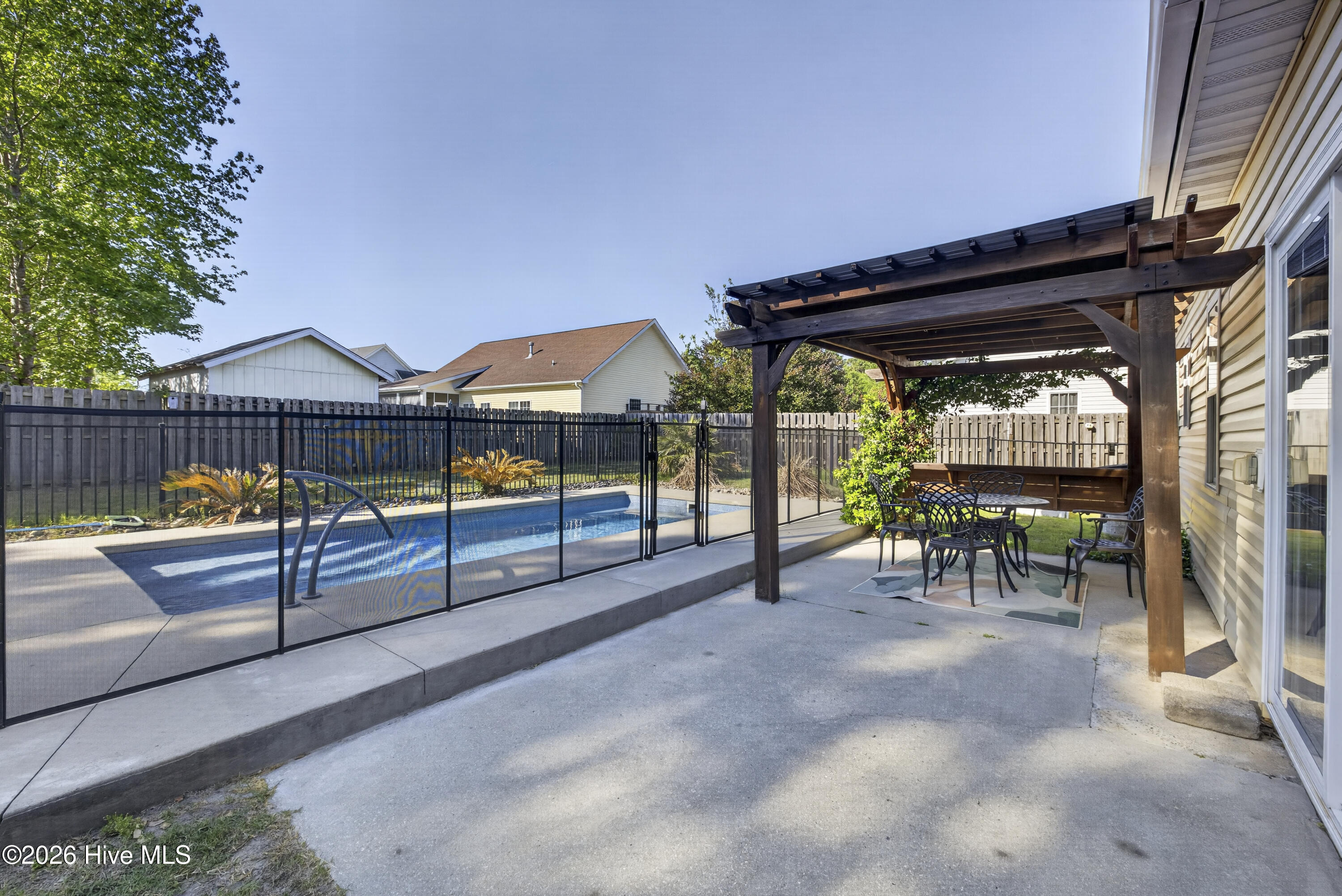 100568546 | Photo 38