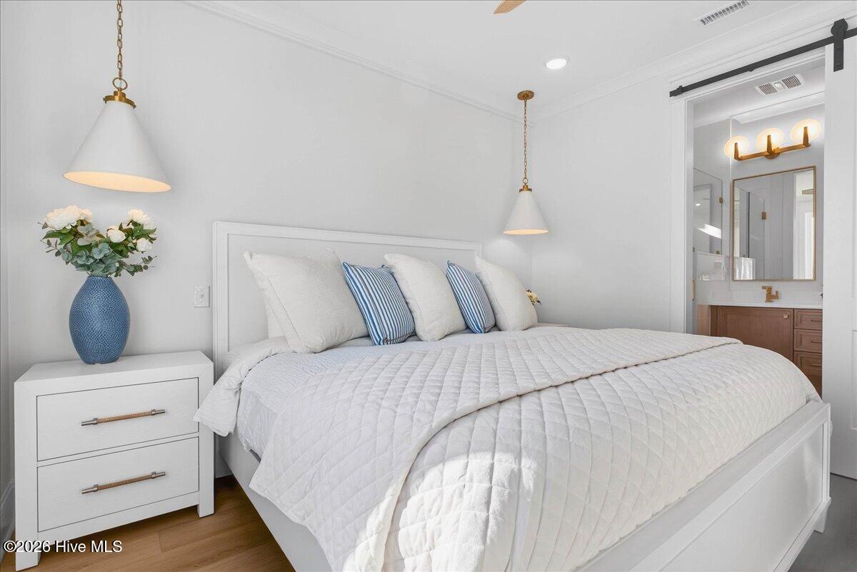 100543299 | Photo 16