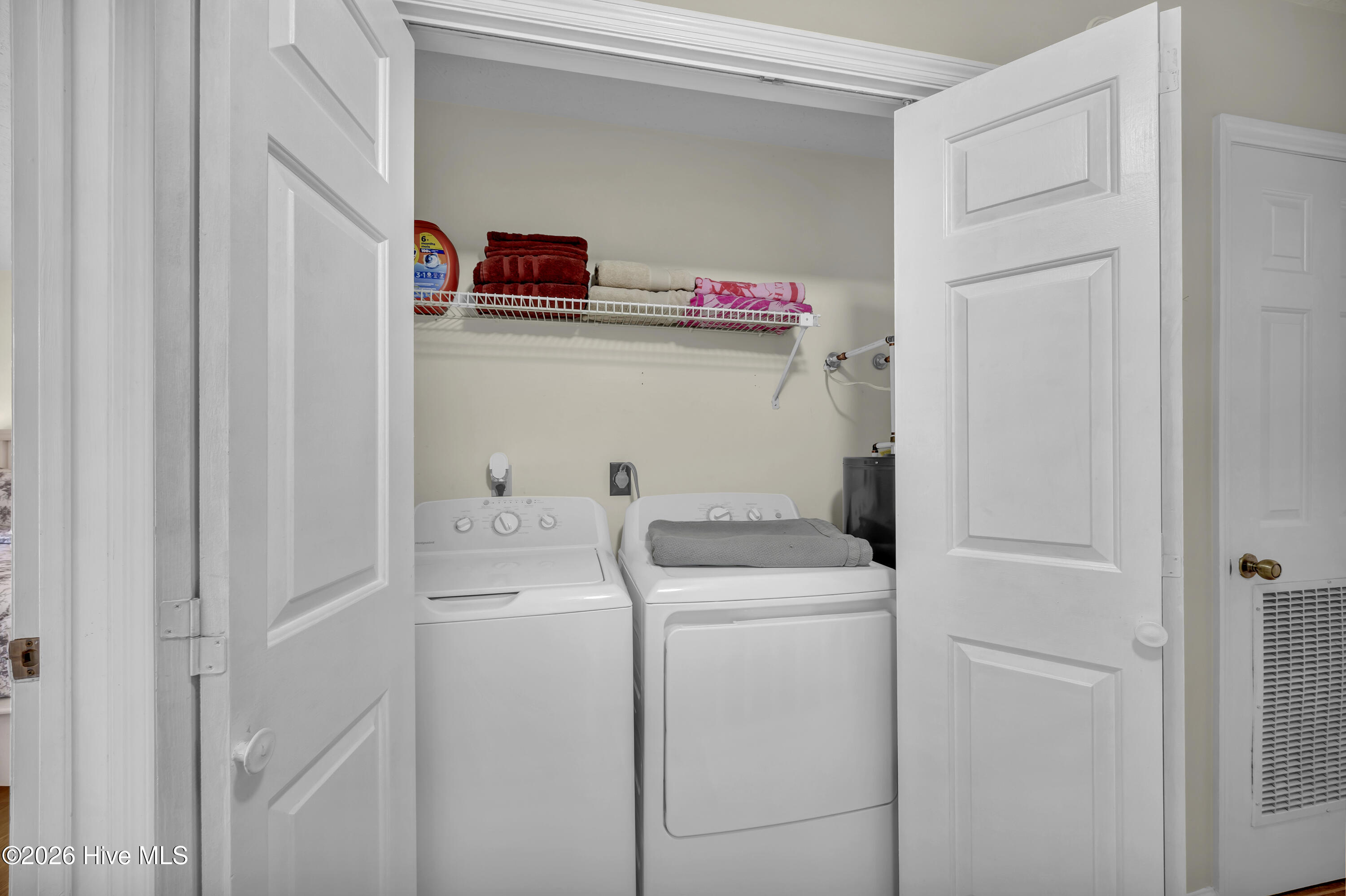 100550839 | Photo 48