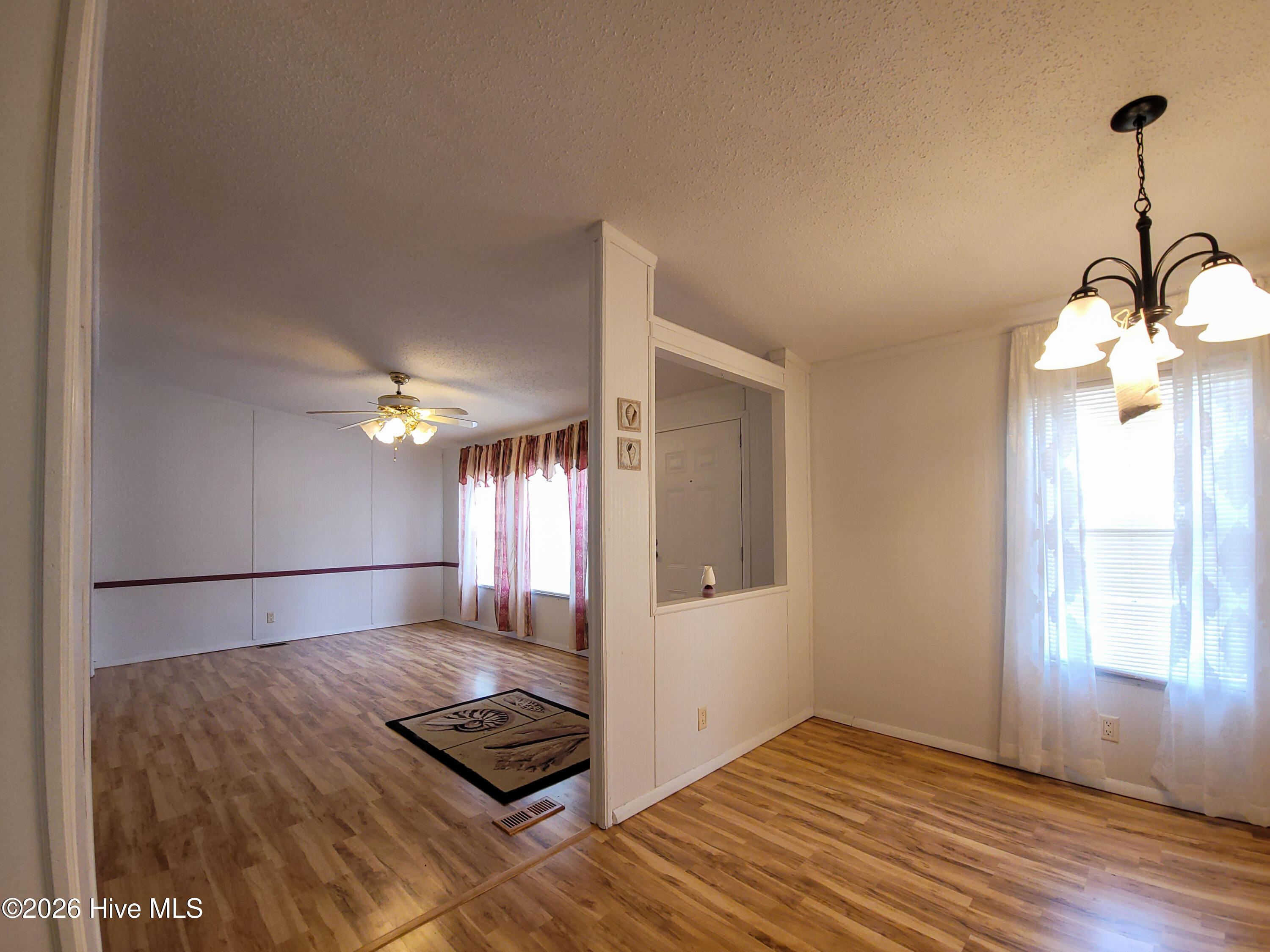 100560378 | Photo 27