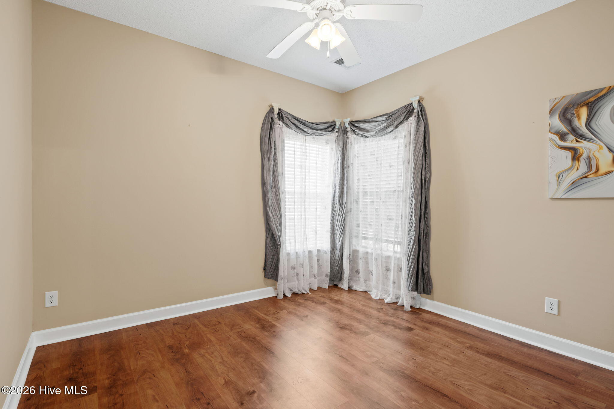 100567256 | Photo 37