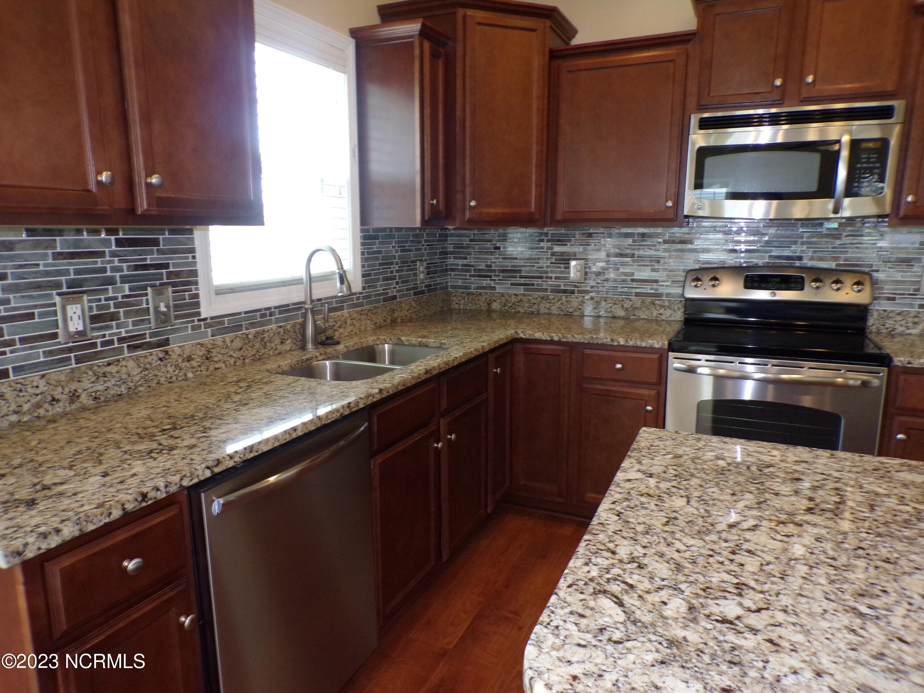 100559579 | Photo 49