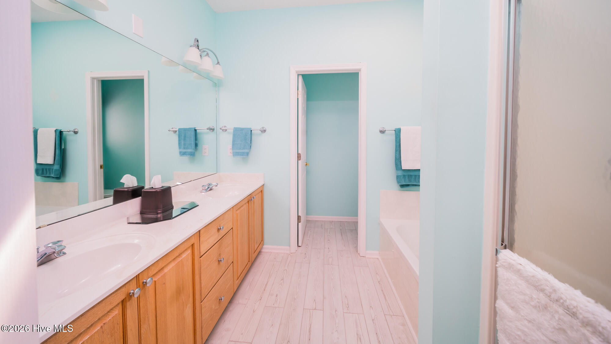 100569963 | Photo 21