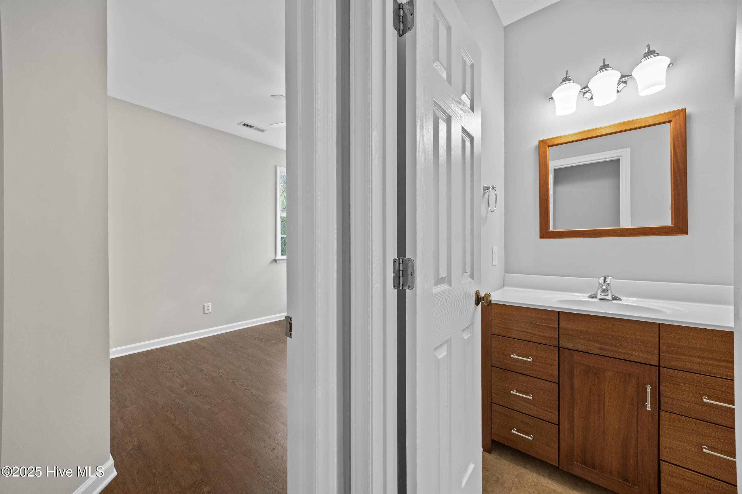 100536909 | Photo 26