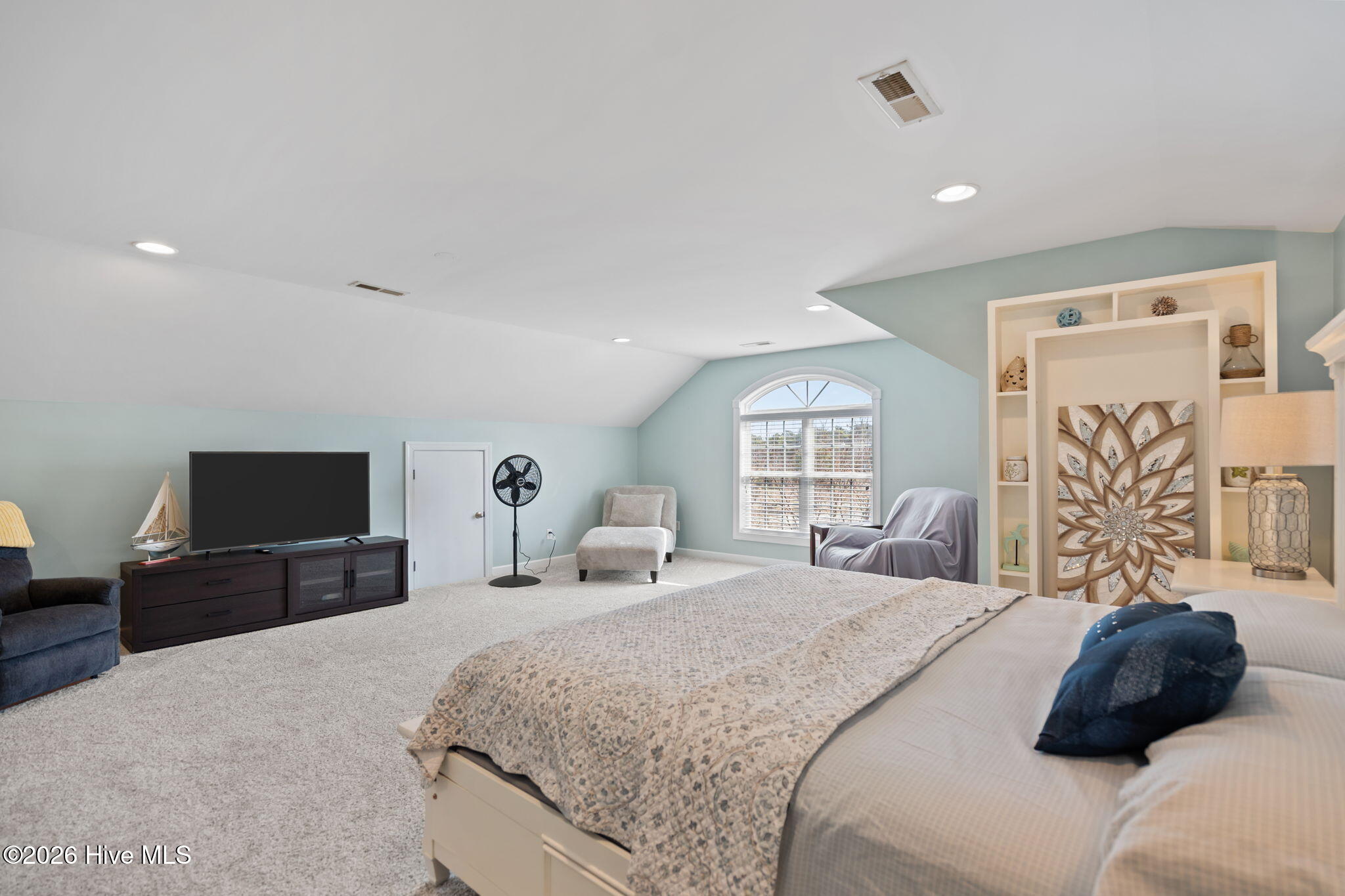 100559700 | Photo 45