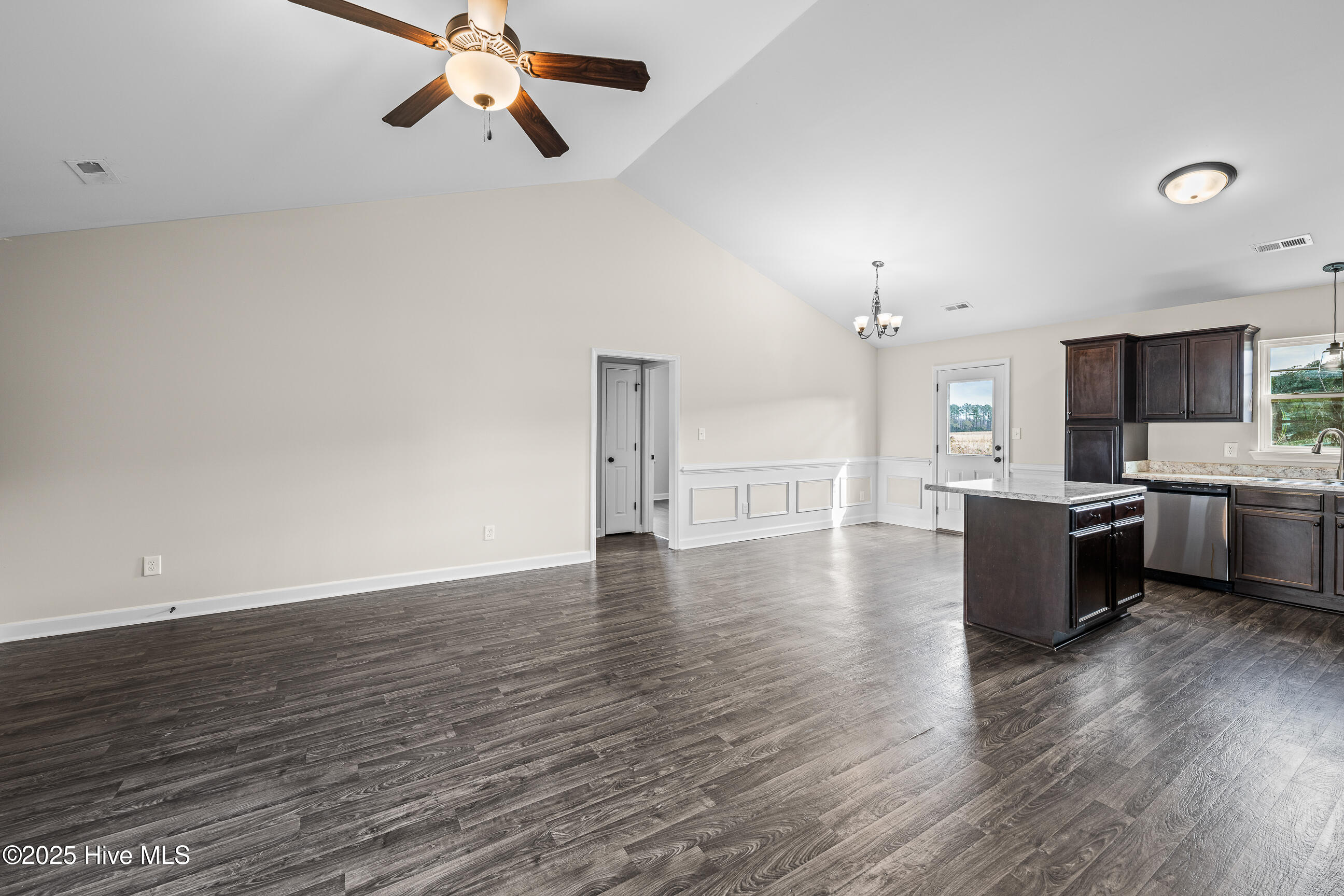 100544076 | Photo 10