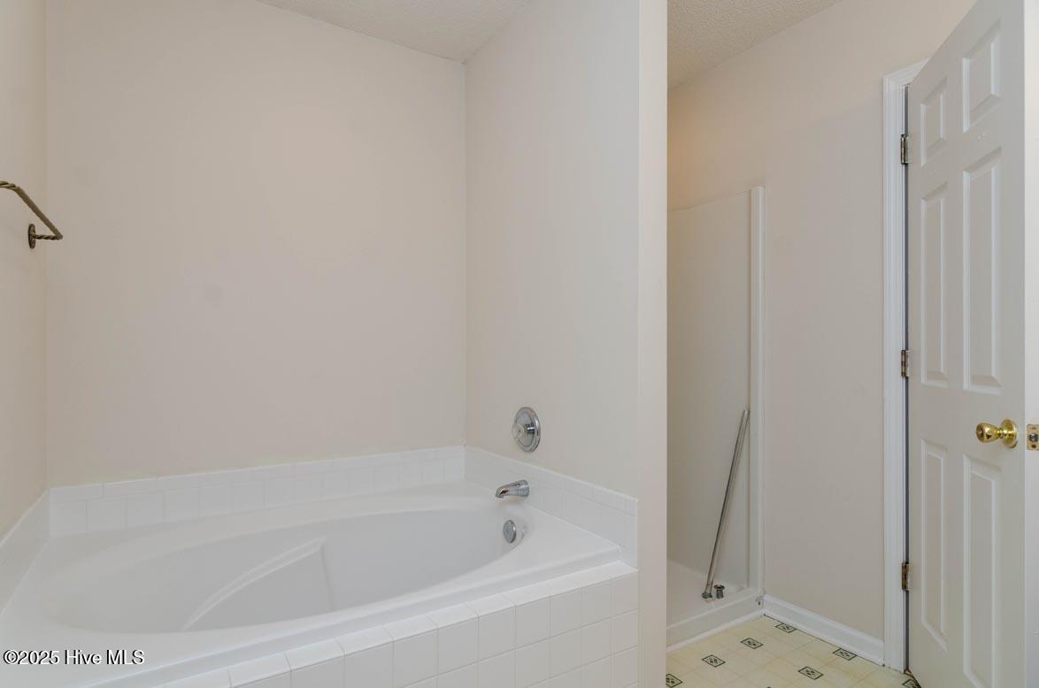 100562250 | Photo 14