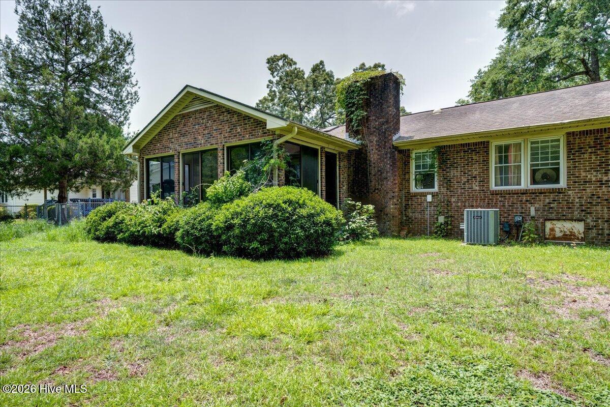 Exterior photo of 1412 Oxford Lane, New Bern, NC 28562. MLS: 100589213