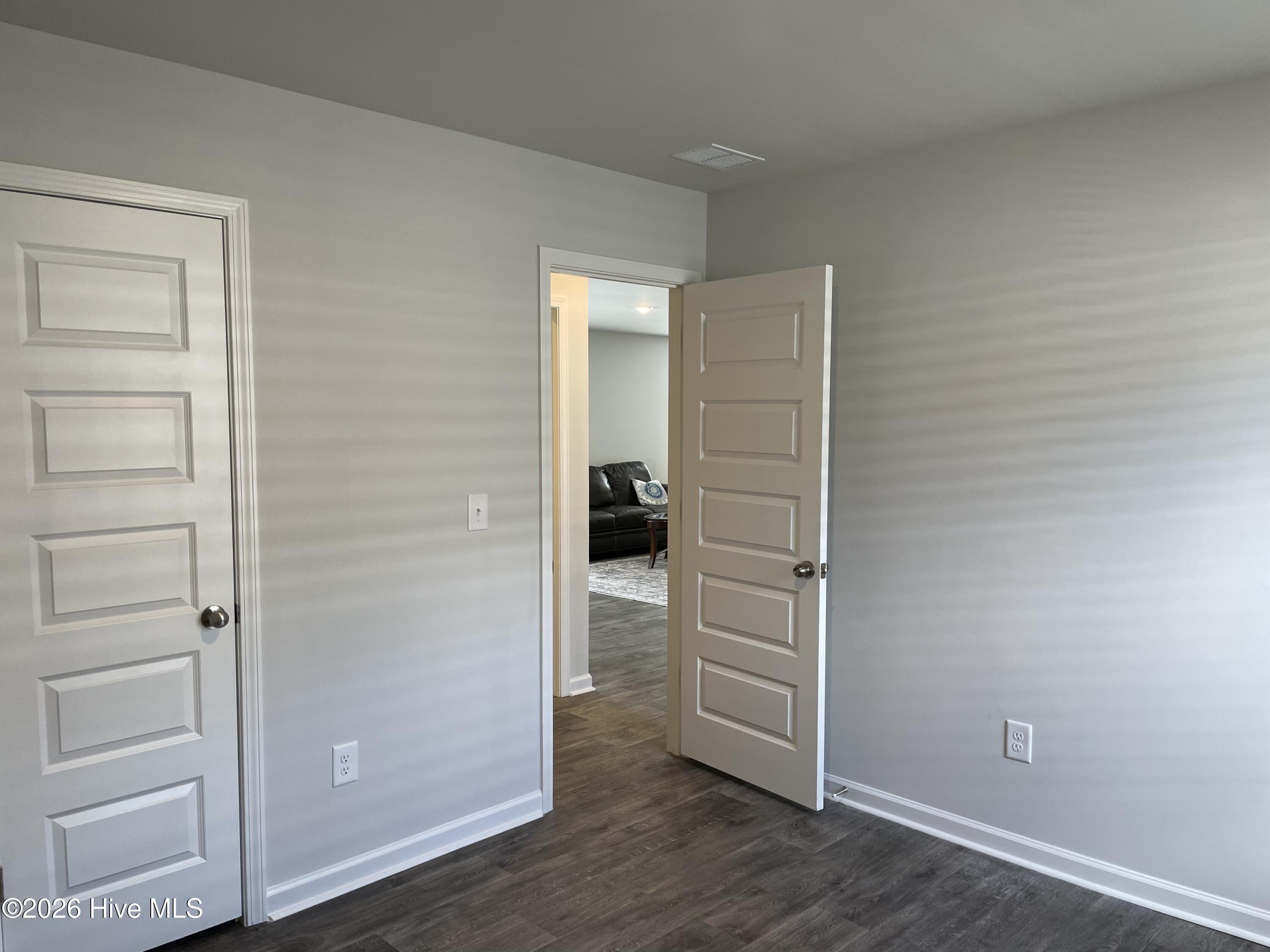 100560586 | Photo 16