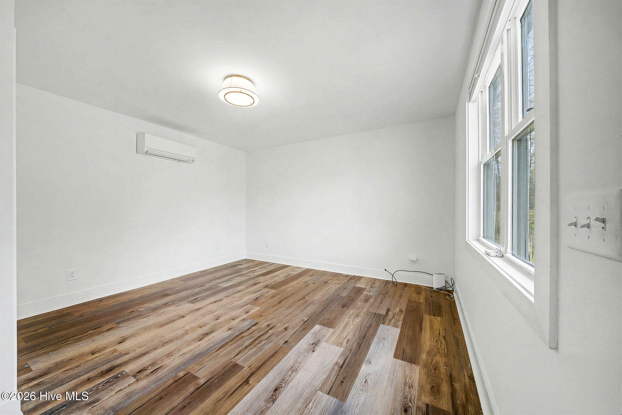 100563289 | Photo 74