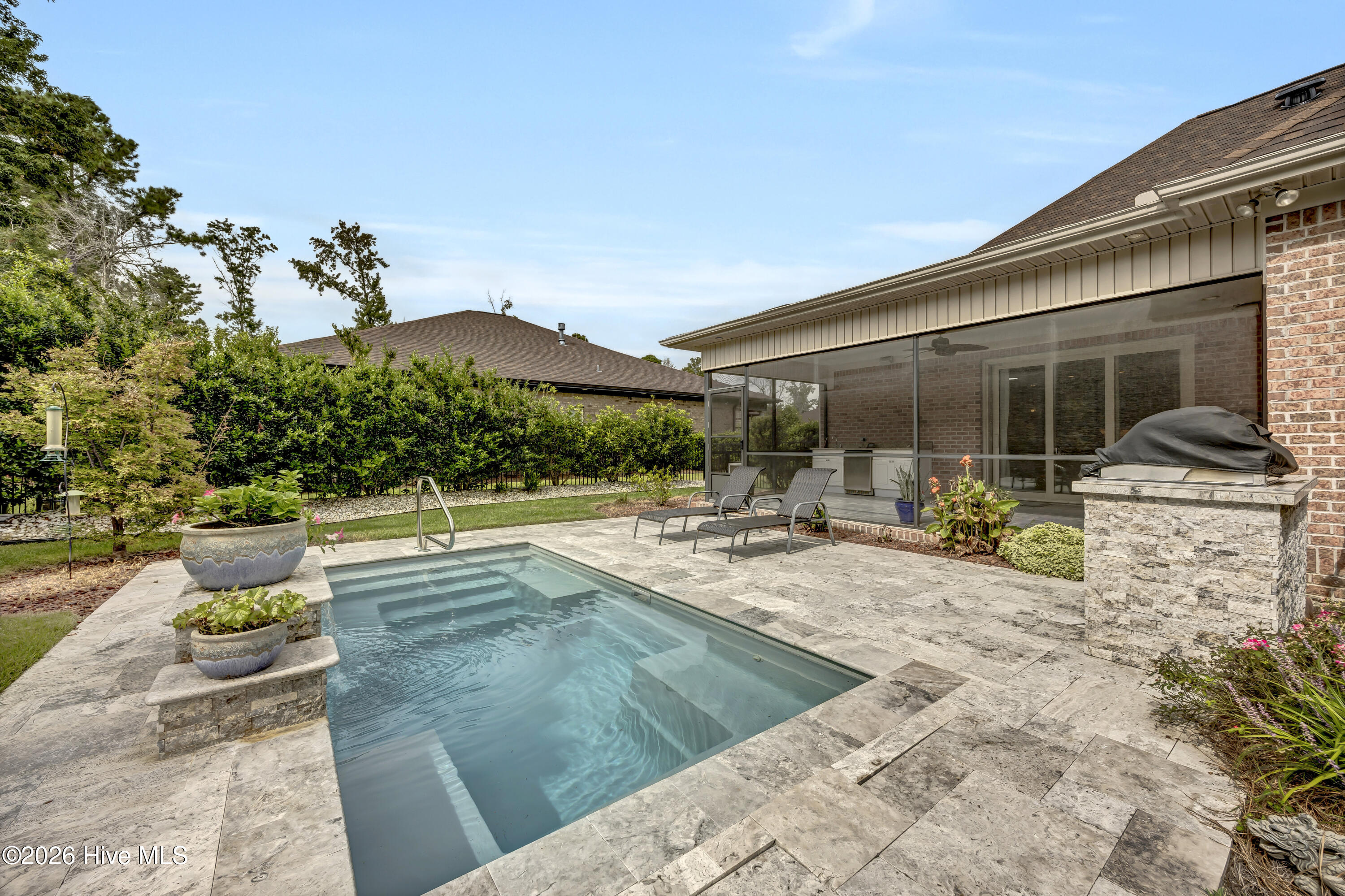 100555264 | Photo 46