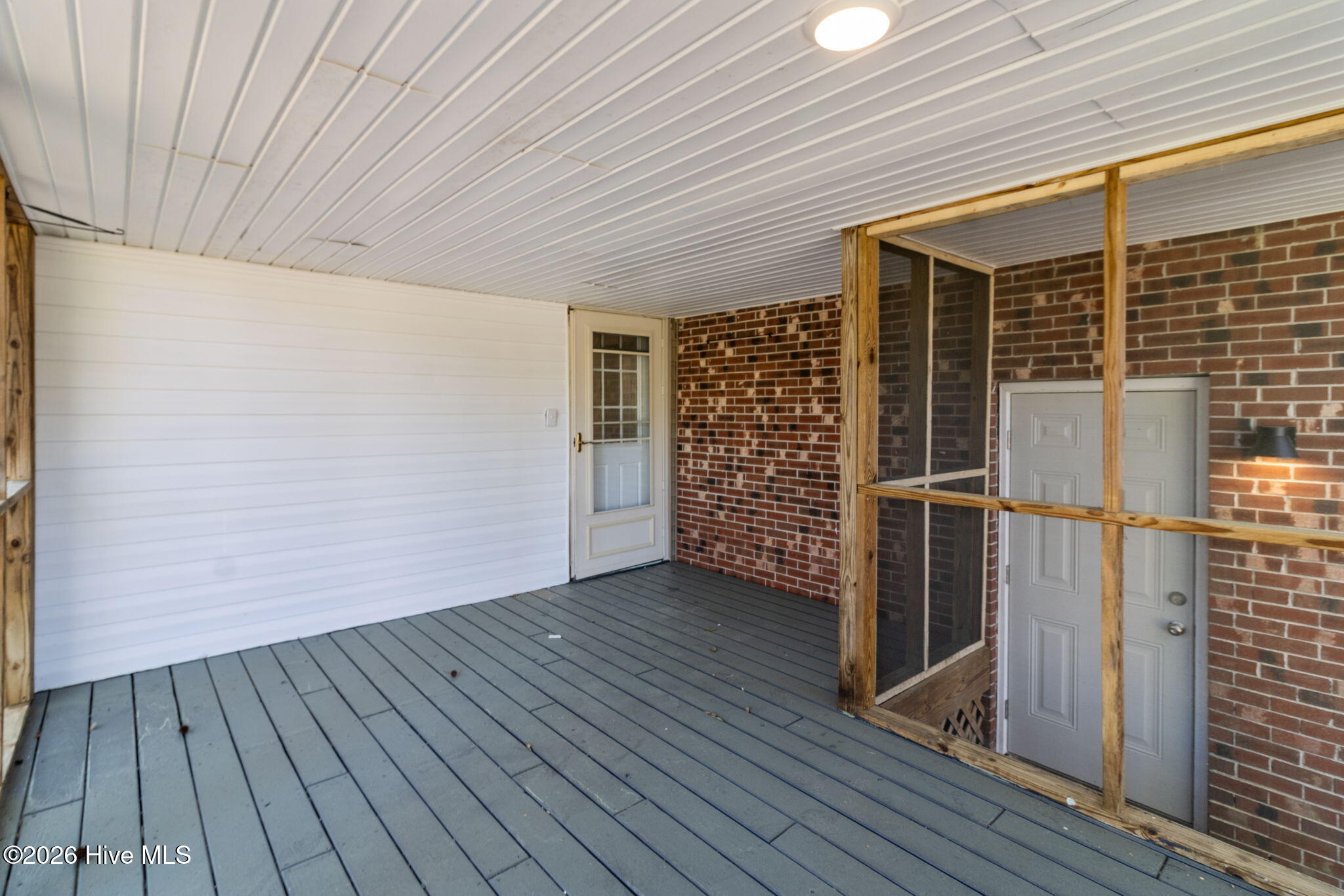 100561705 | Photo 62