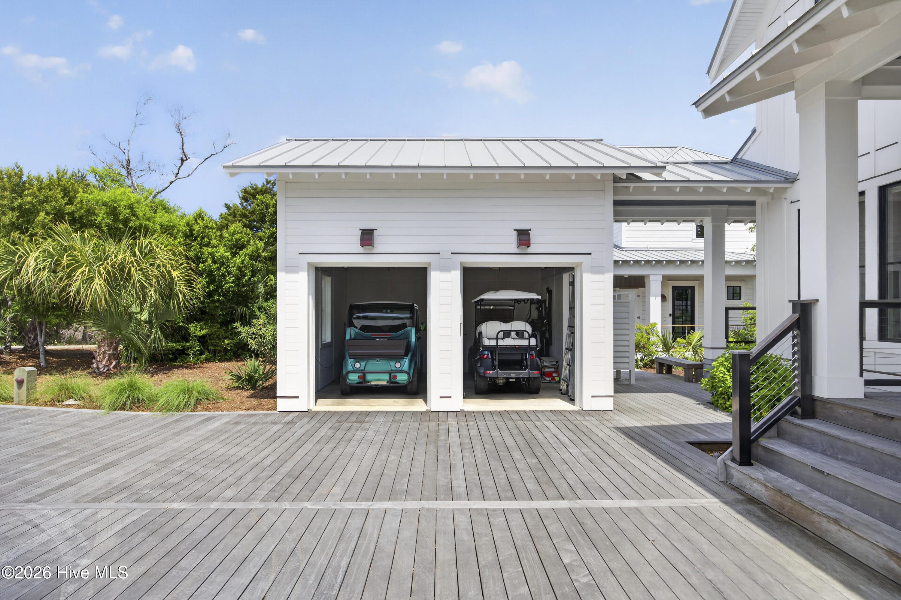 100566186 | Photo 75