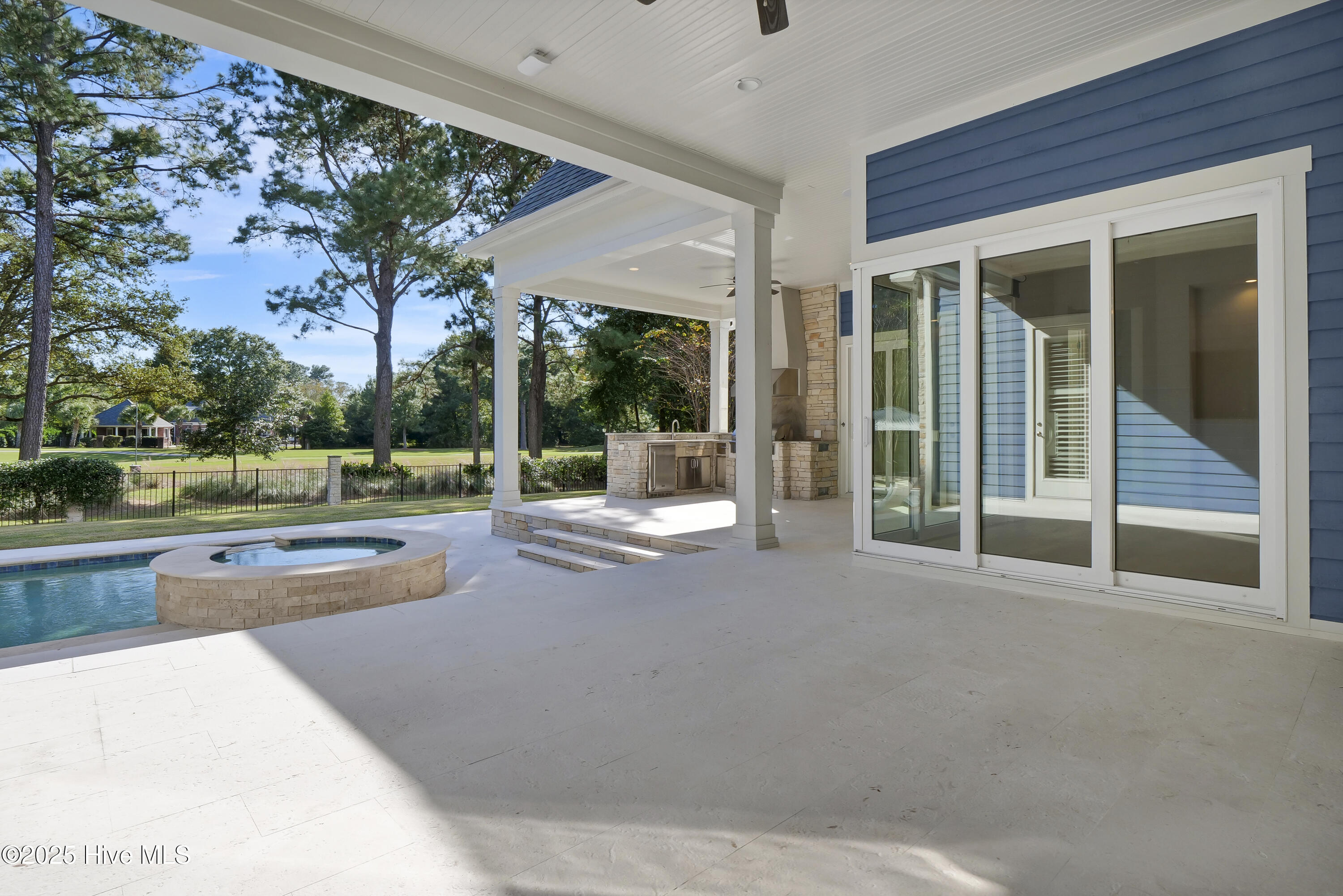 100538861 | Photo 23