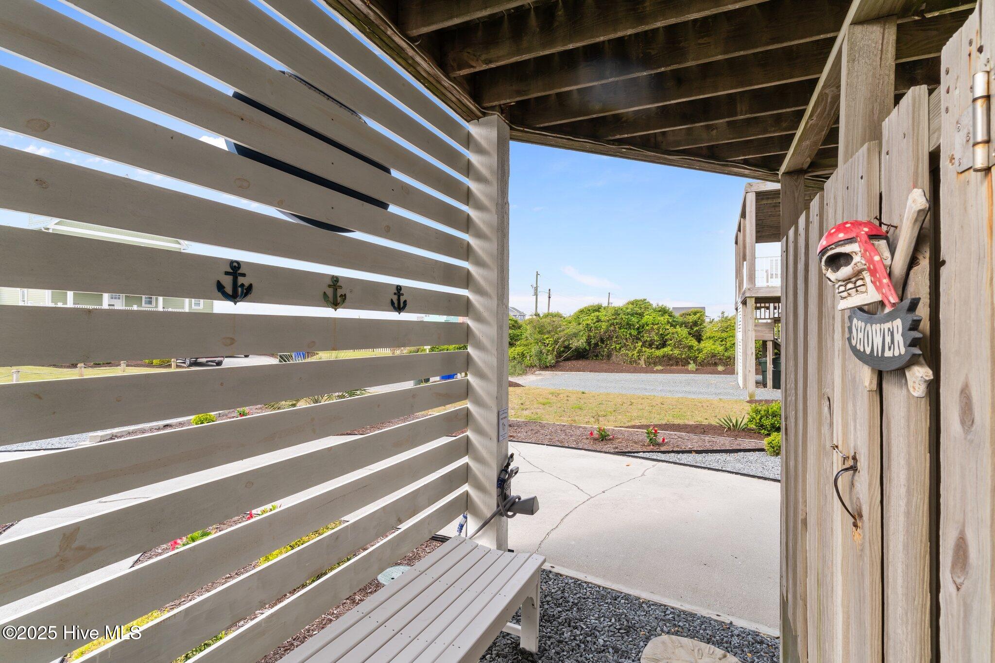 100529383 | Photo 47