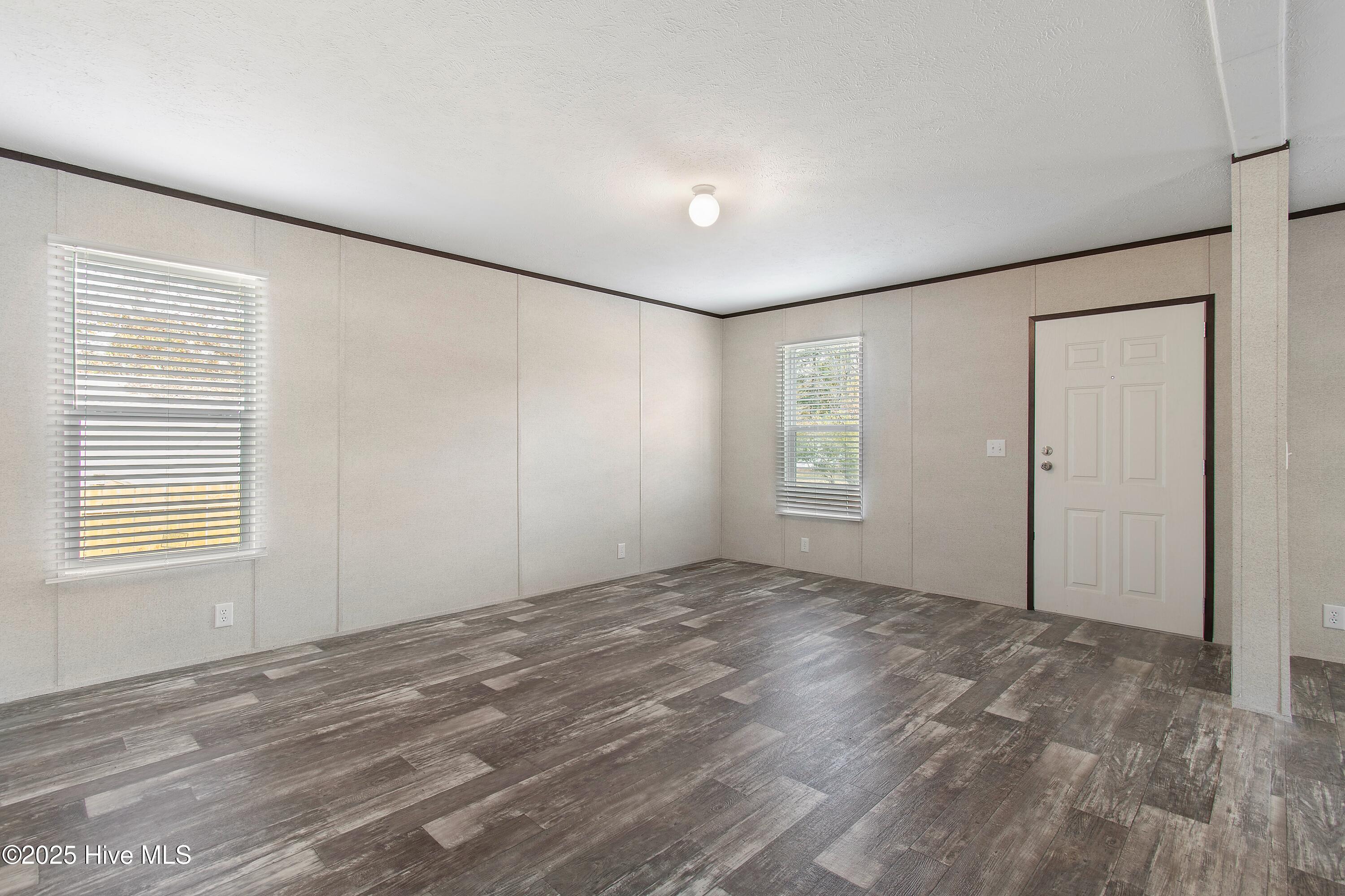 100542046 | Photo 10