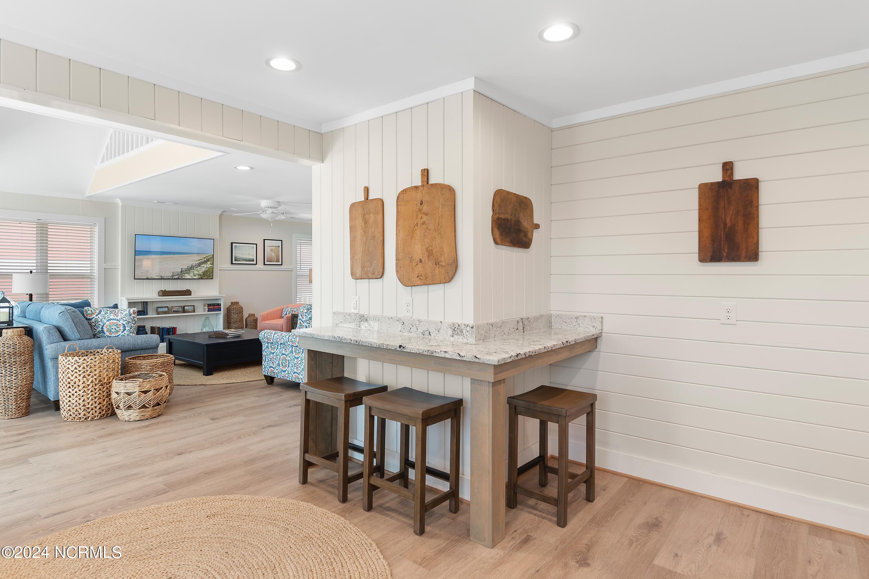 100437892 | Photo 16