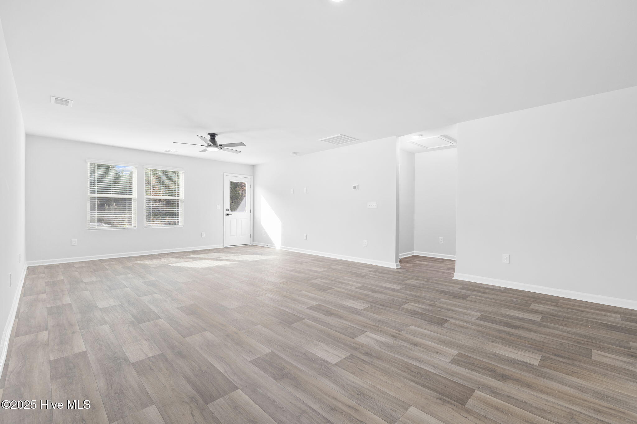 100544084 | Photo 12