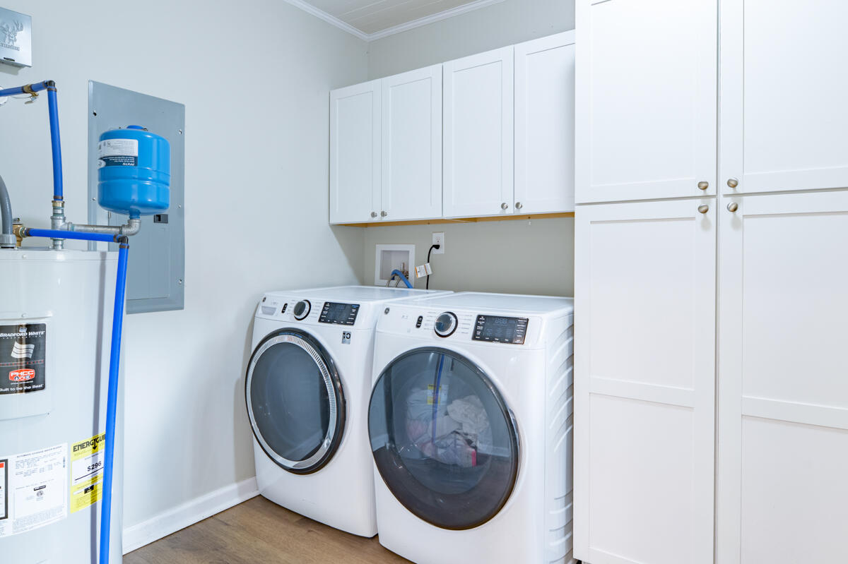 1877 Laundry 1 WEB