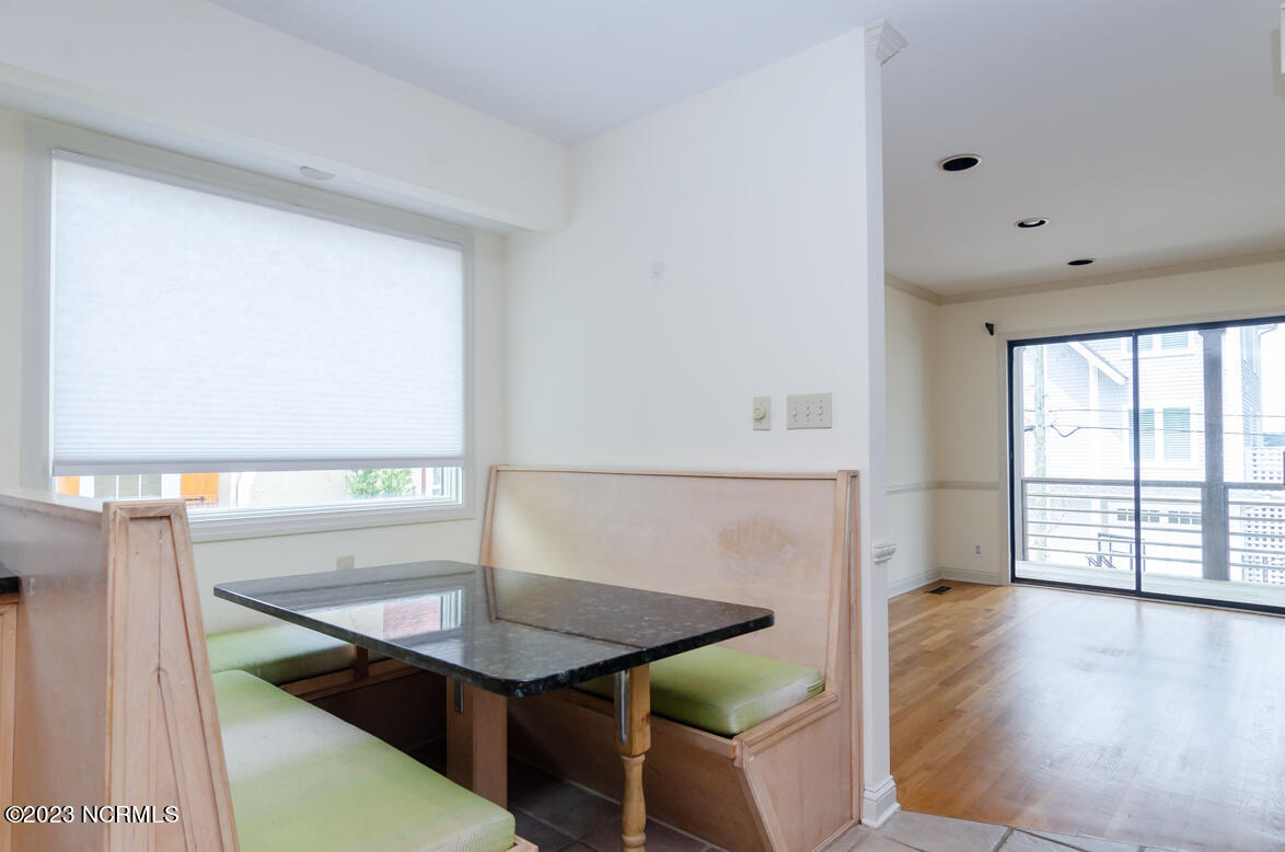 100568383 | Photo 12