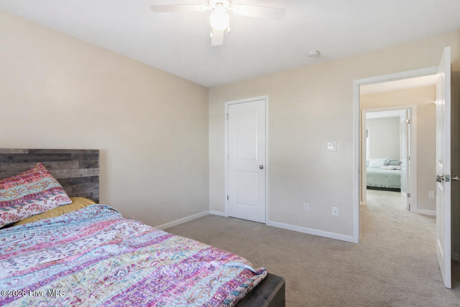 100561870 | Photo 25