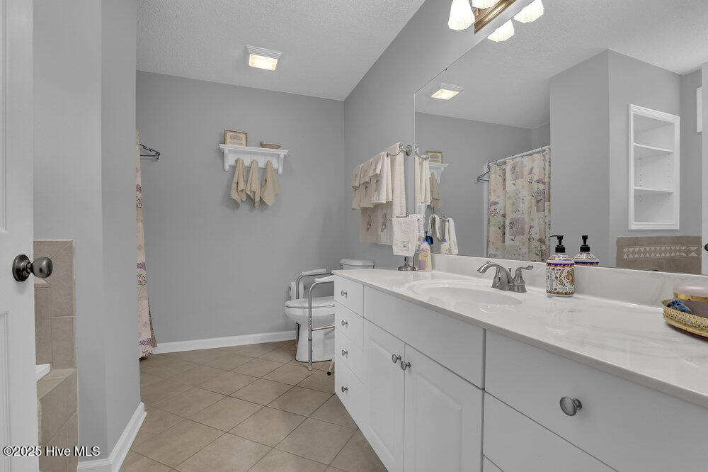 100510854 | Photo 23