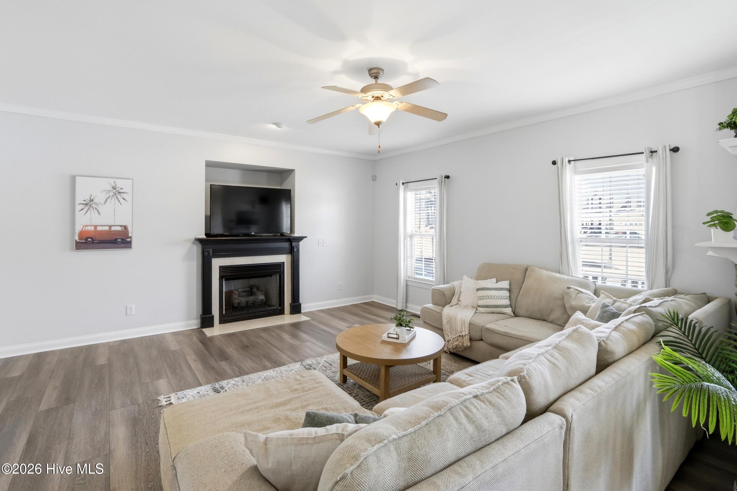 100562150 | Photo 11