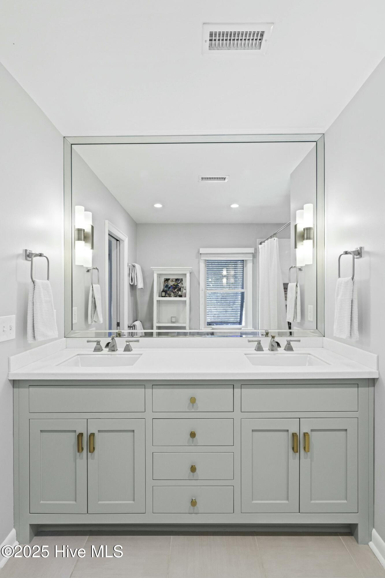 100555228 | Photo 45