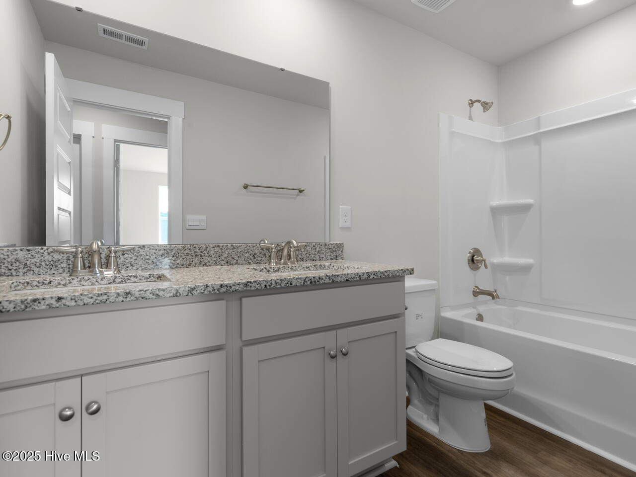 100508458 | Photo 31