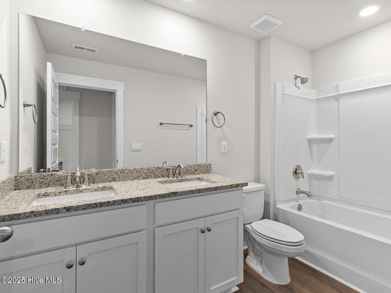 100537145 | Photo 34