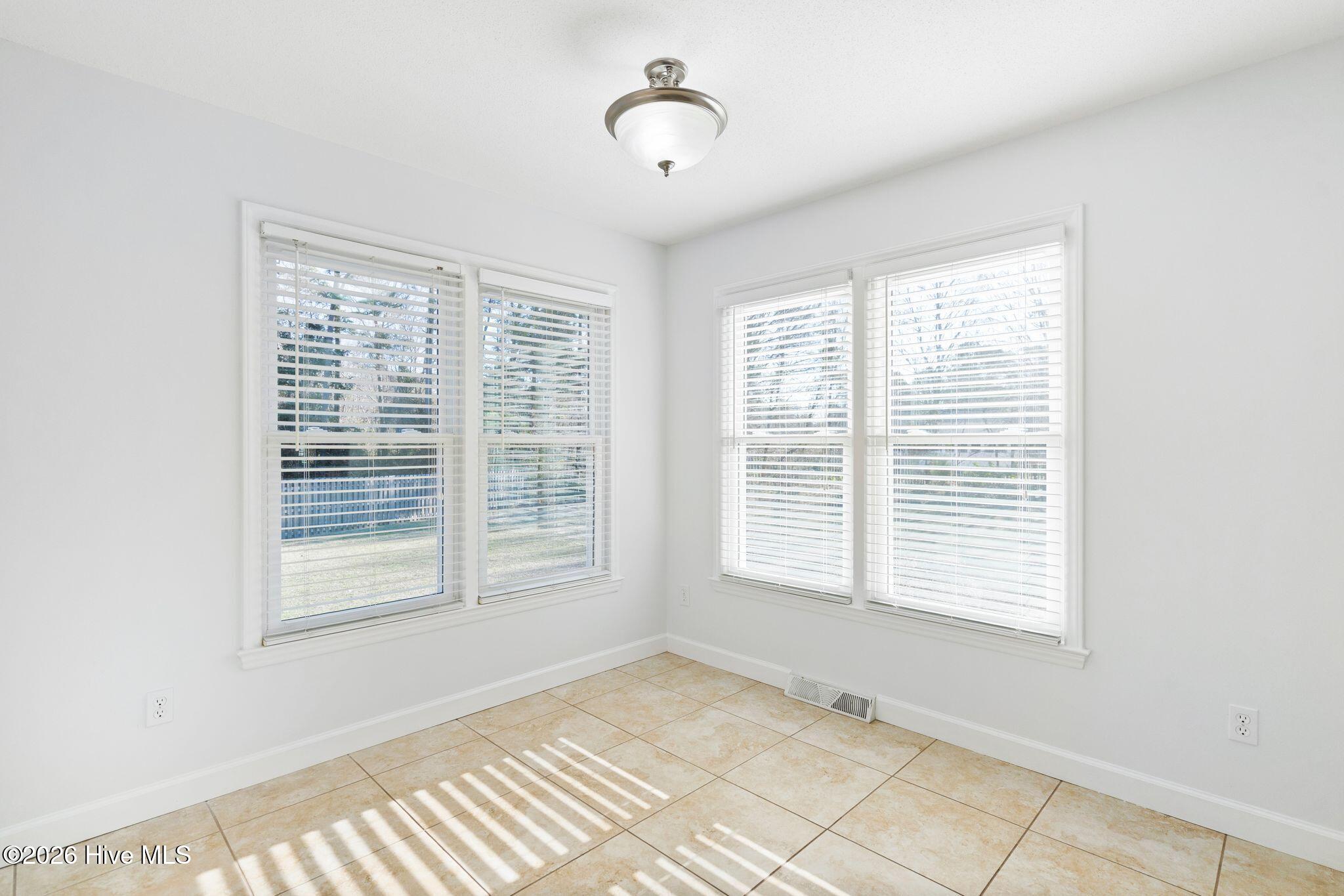 100556381 | Photo 23