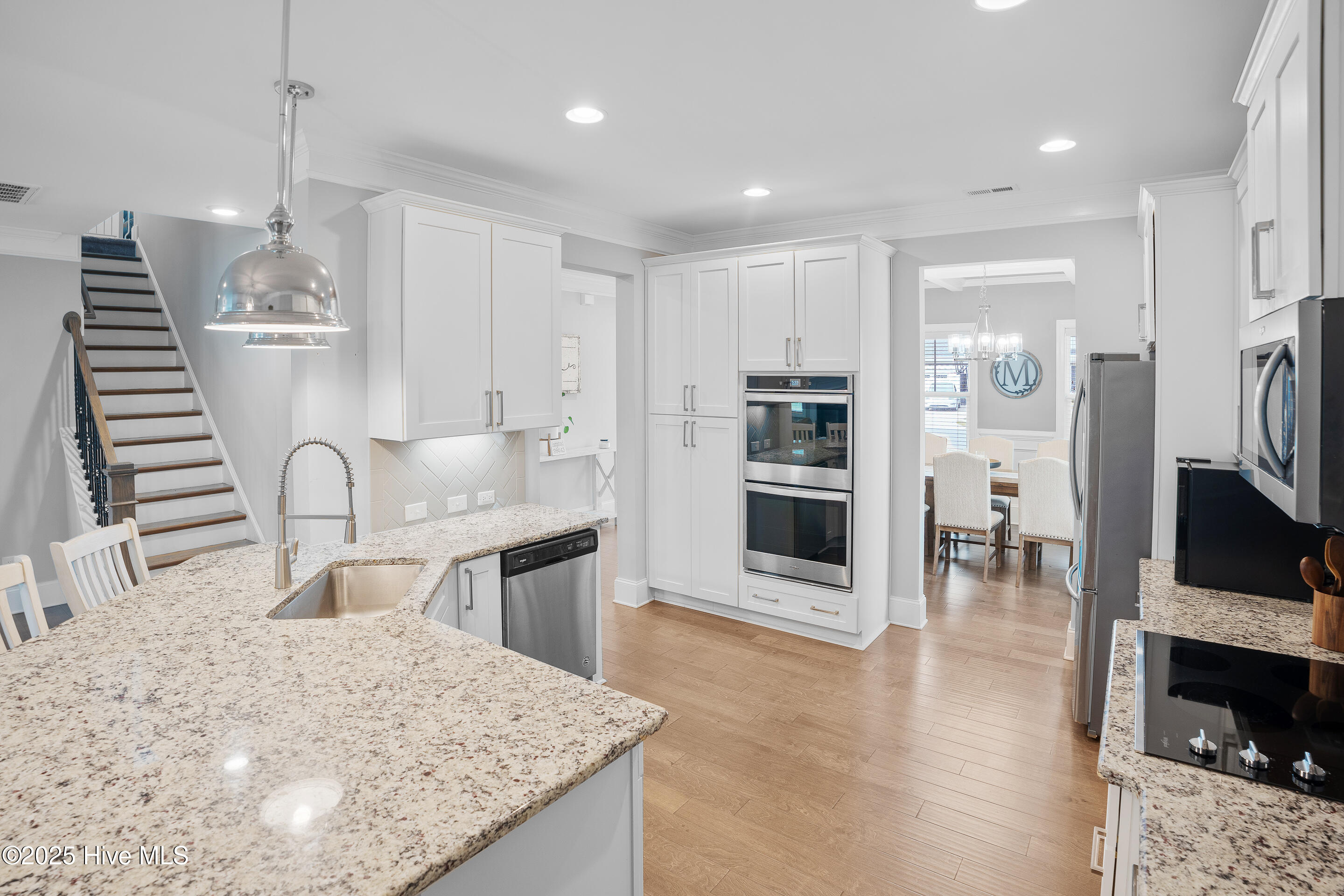 100546776 | Photo 14