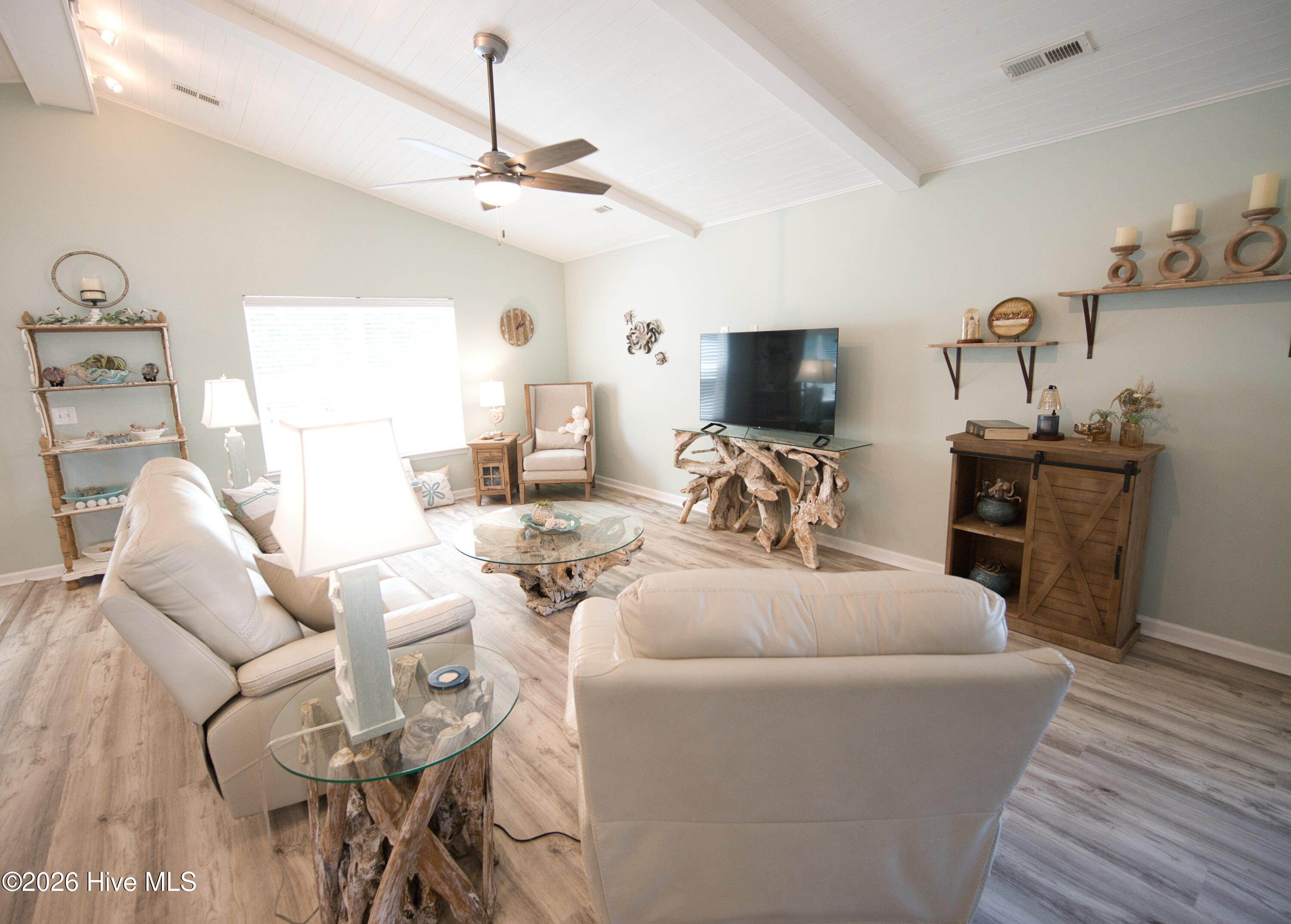 100569889 | Photo 21