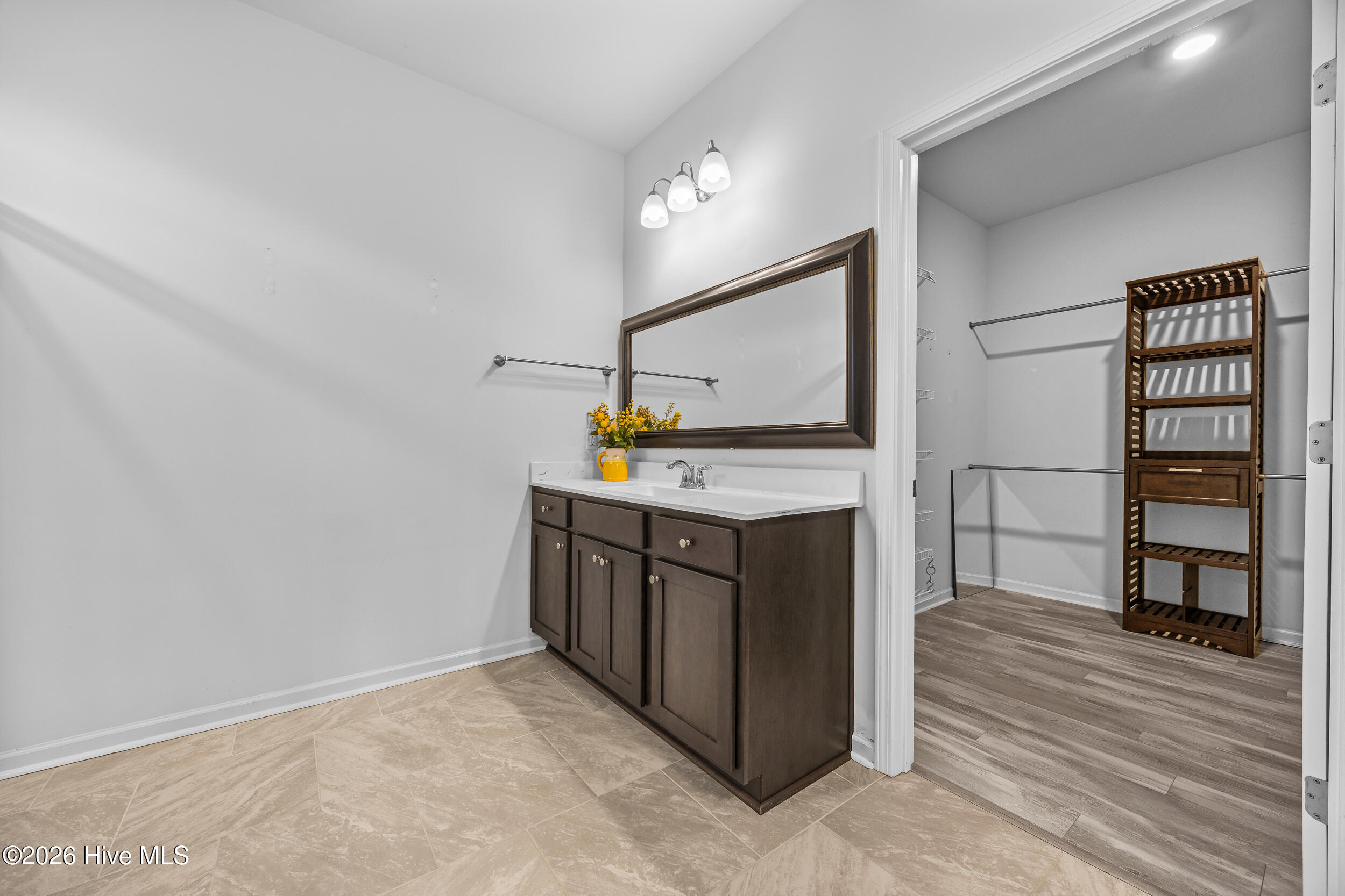 100552645 | Photo 31