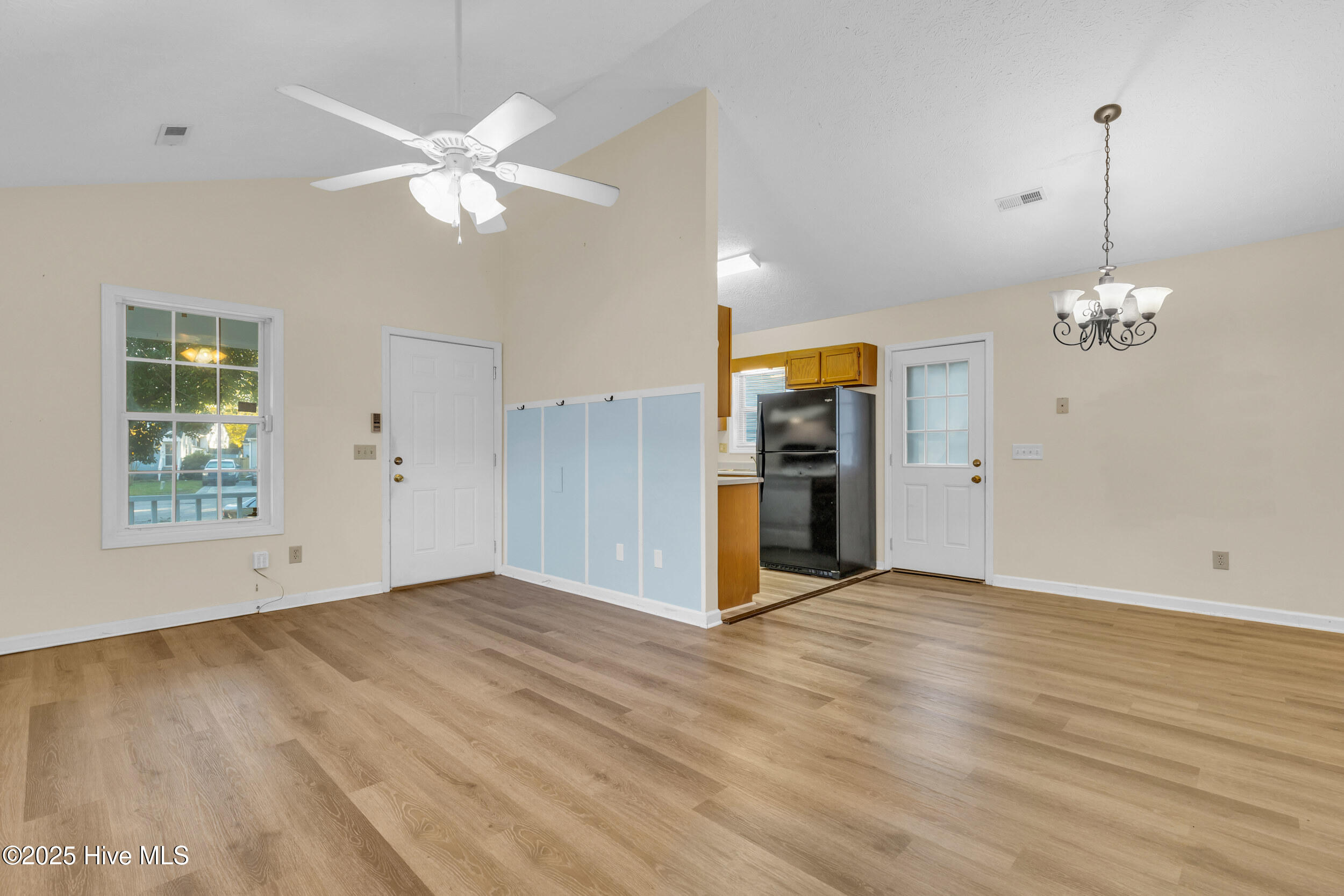 100540168 | Photo 10