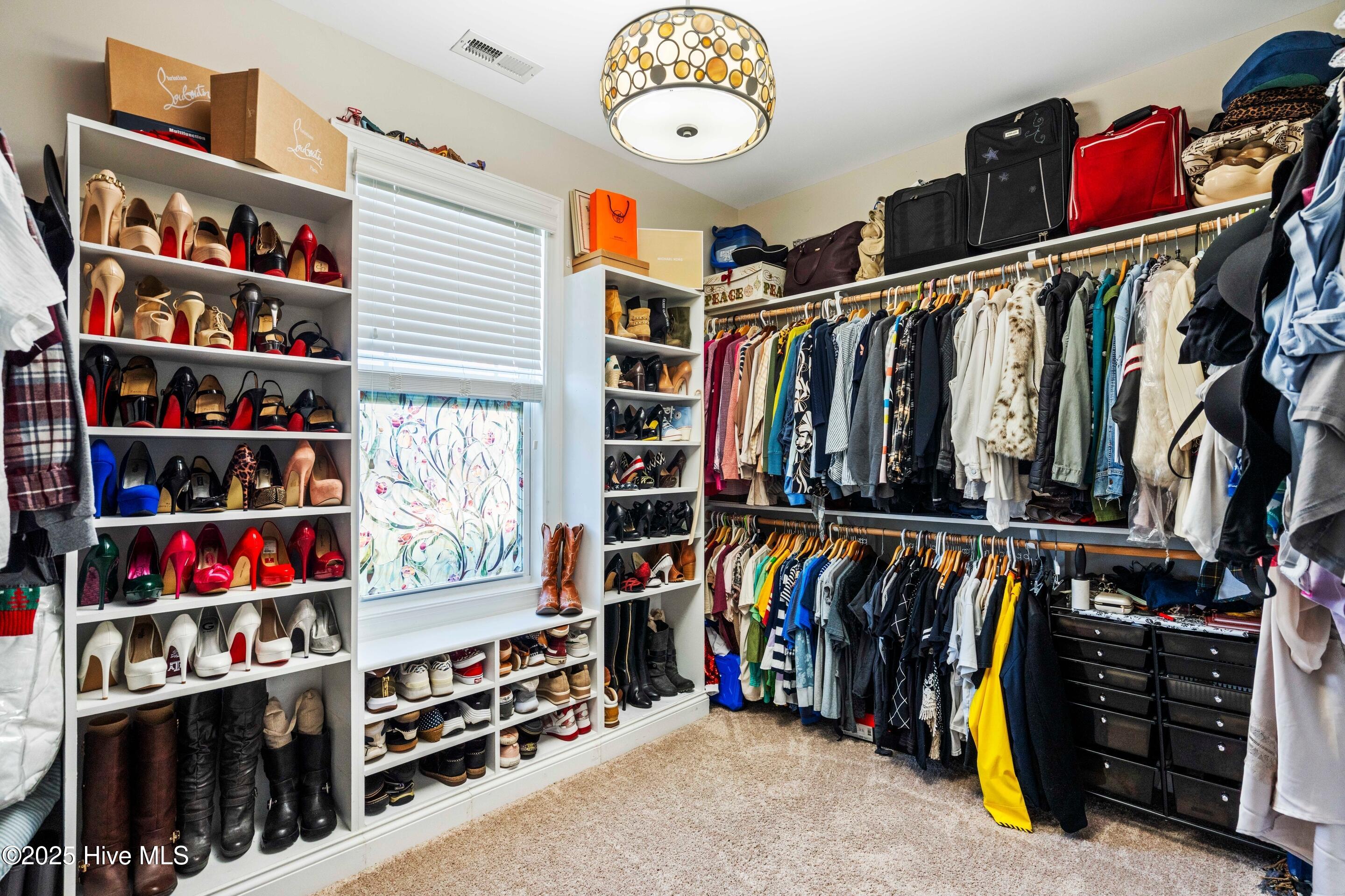 100532495 | Photo 38