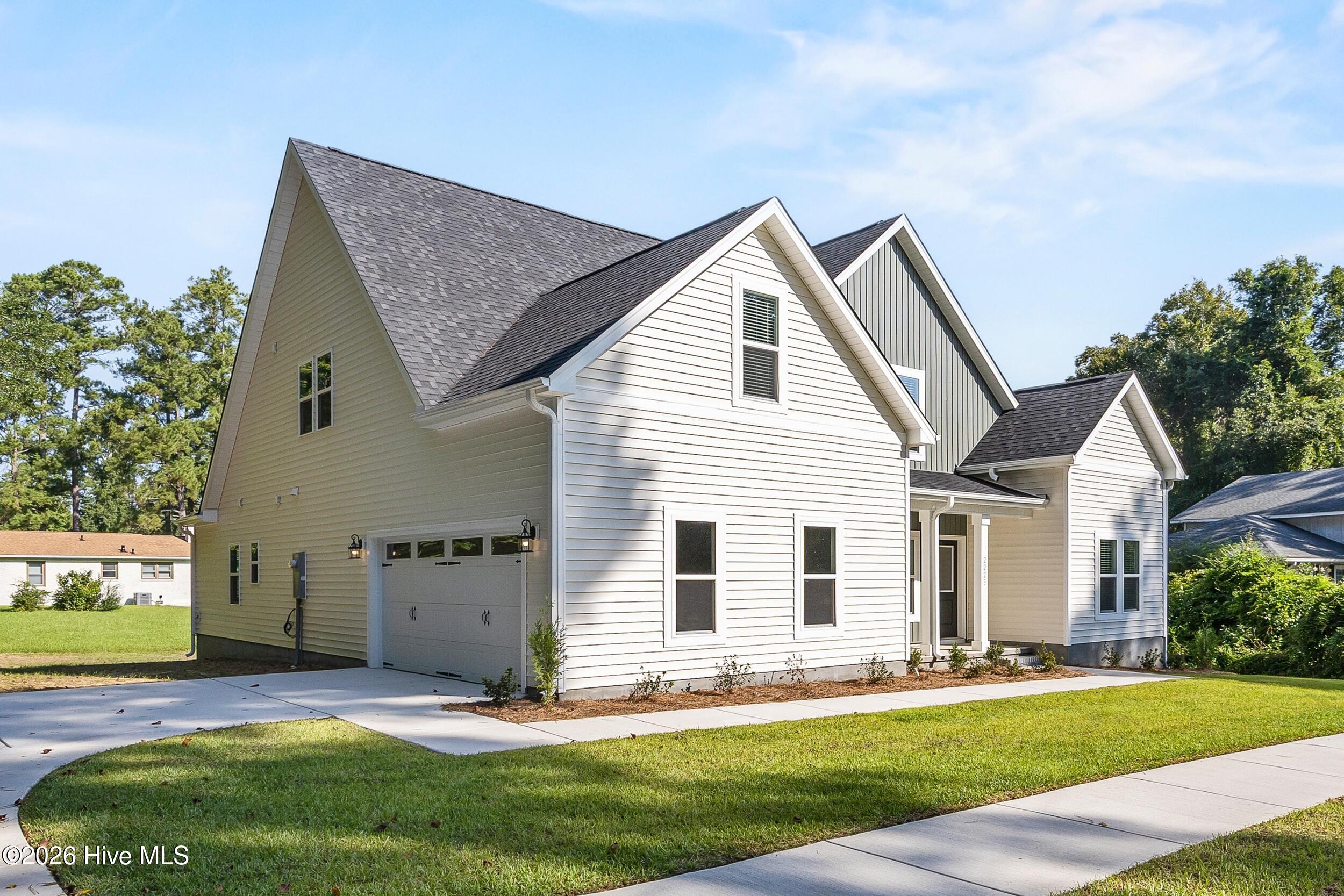 2223 Greenwood Court — listing photograph 3