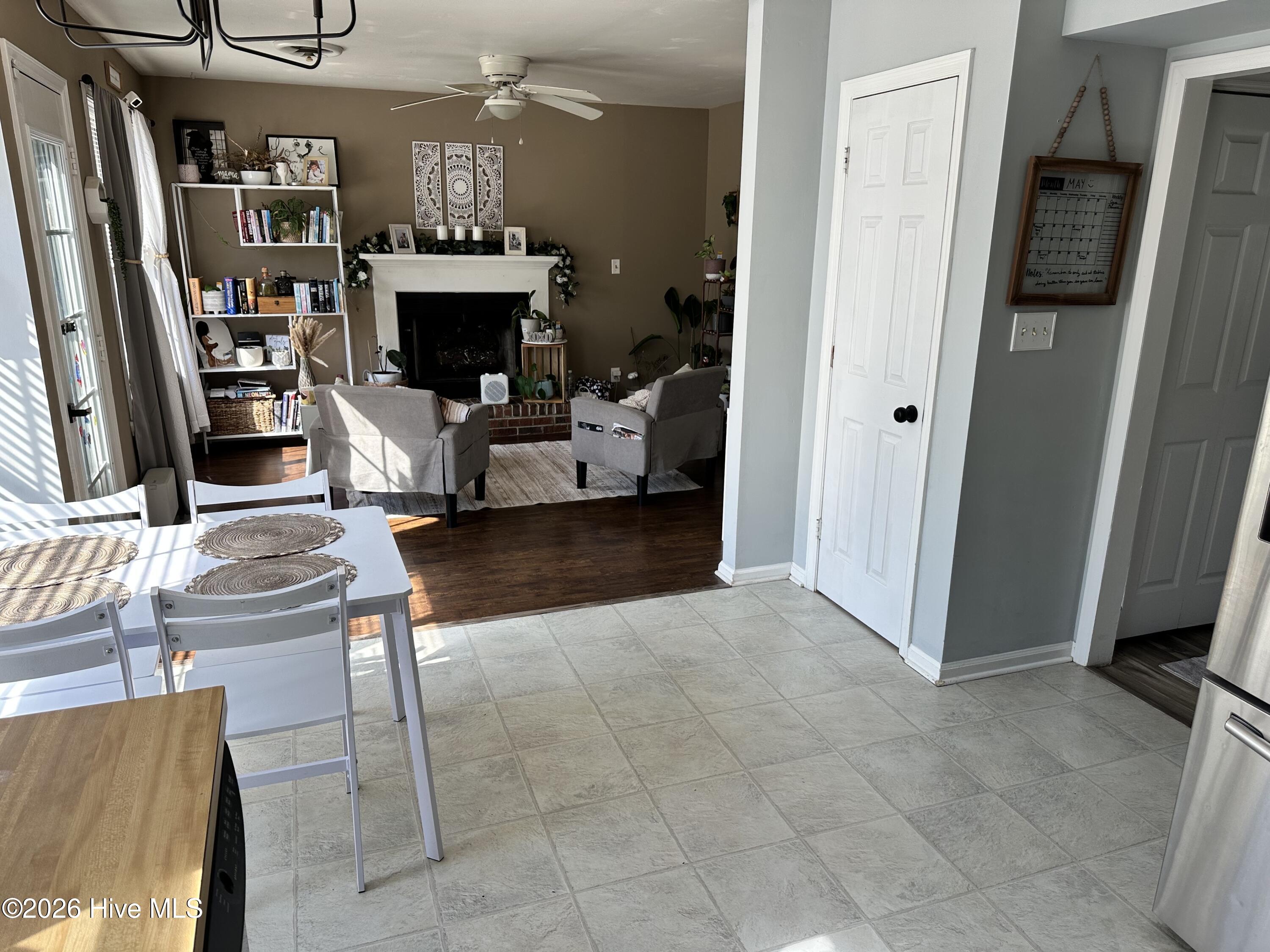 100558377 | Photo 11